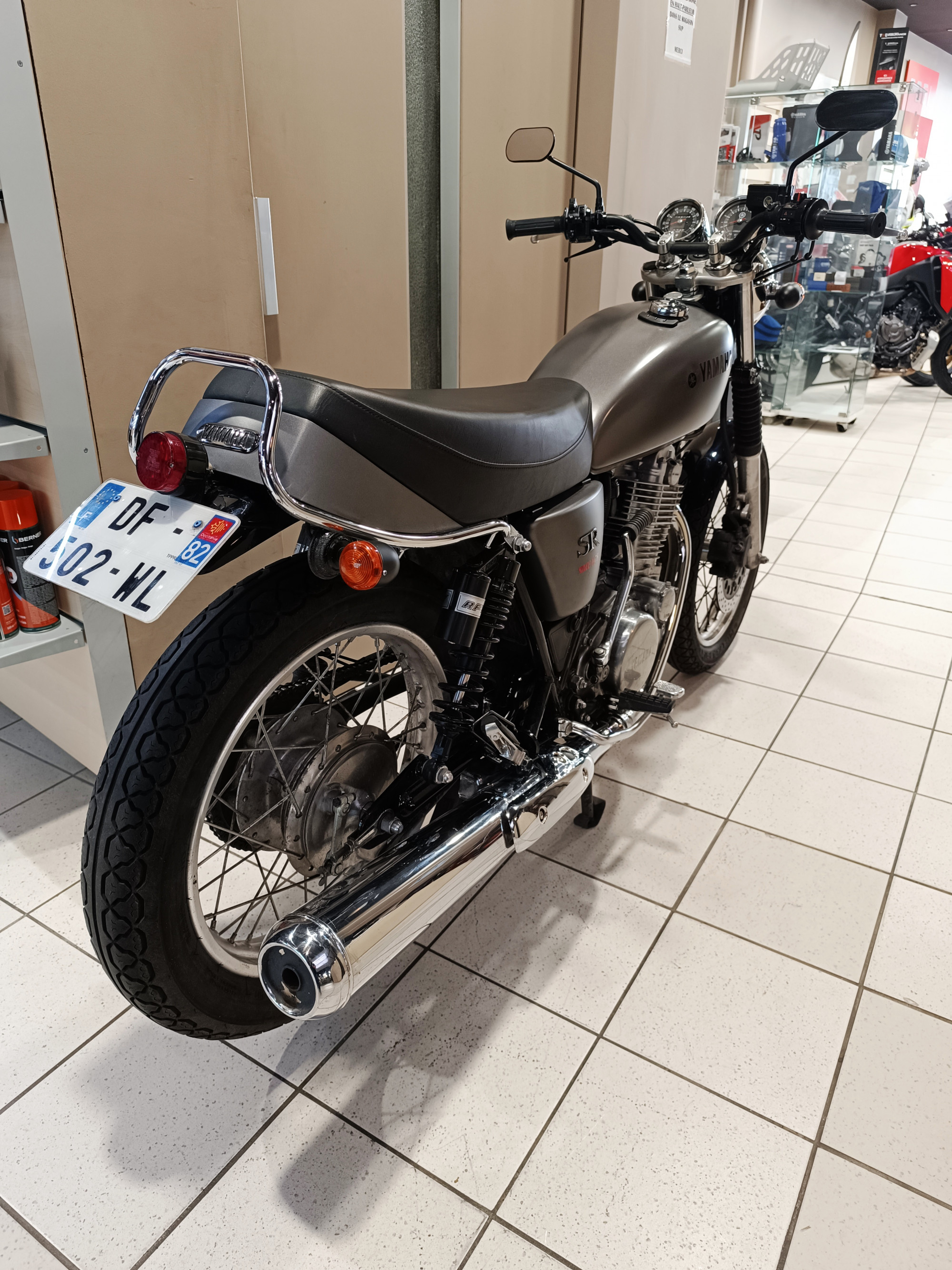 photo de YAMAHA SR 400 400 occasion de couleur  en vente à Paris 02 n°2