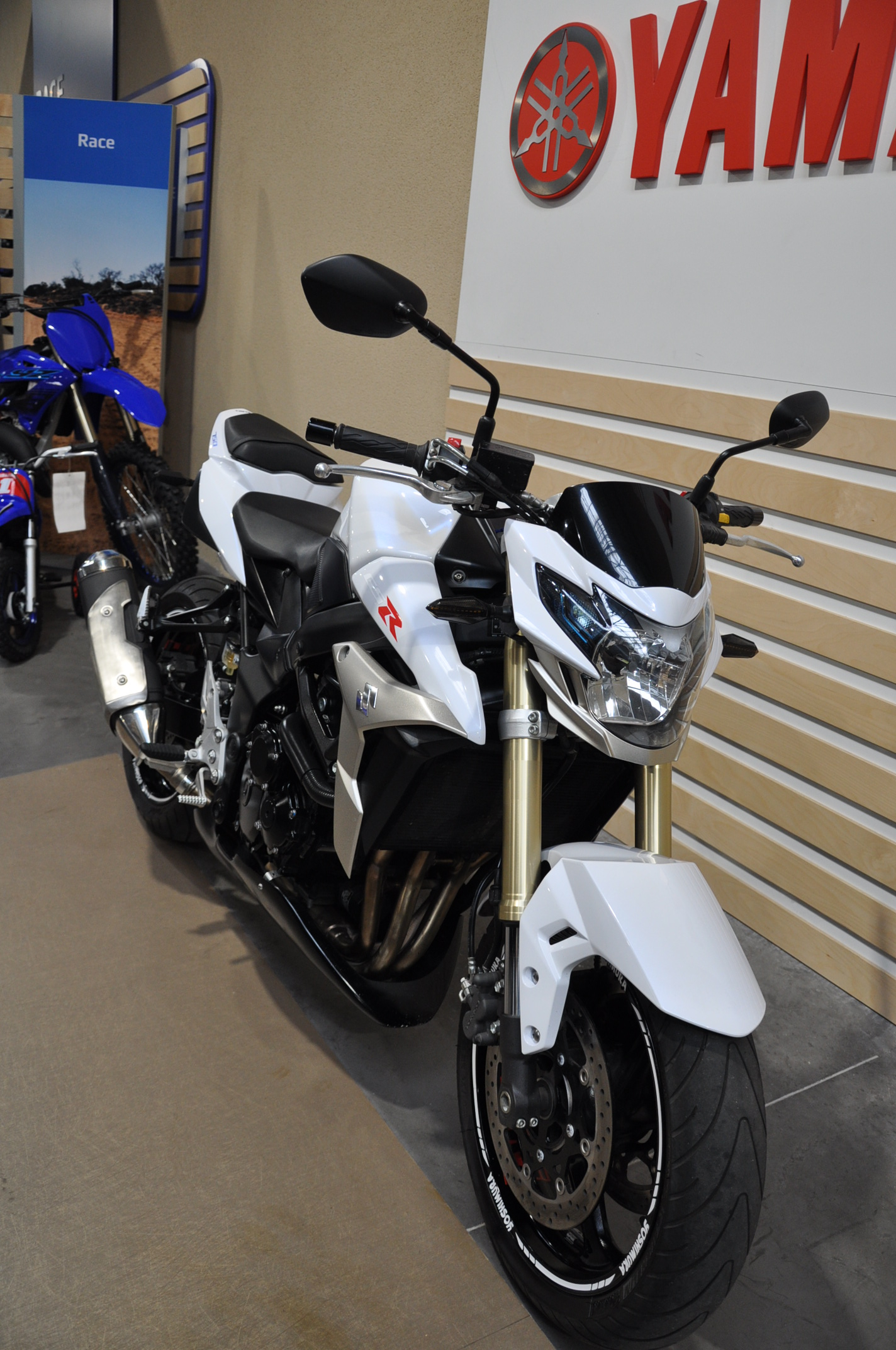 photo de SUZUKI GSR 750 occasion de couleur  en vente   Nancy