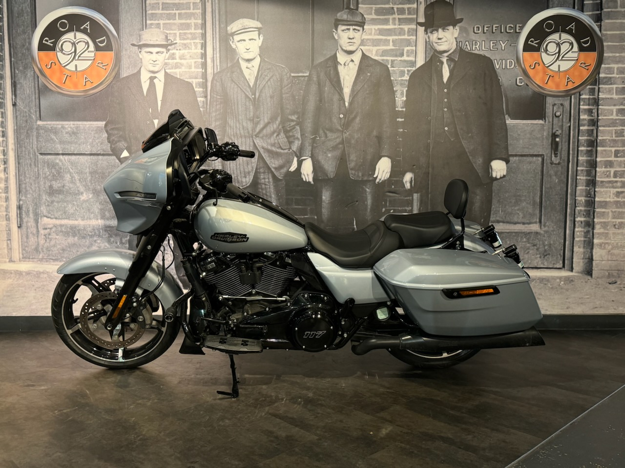 photo de HARLEY DAVIDSON TOURING STREET GLIDE 1923 1923 occasion de couleur  en vente à St Cloud n°2