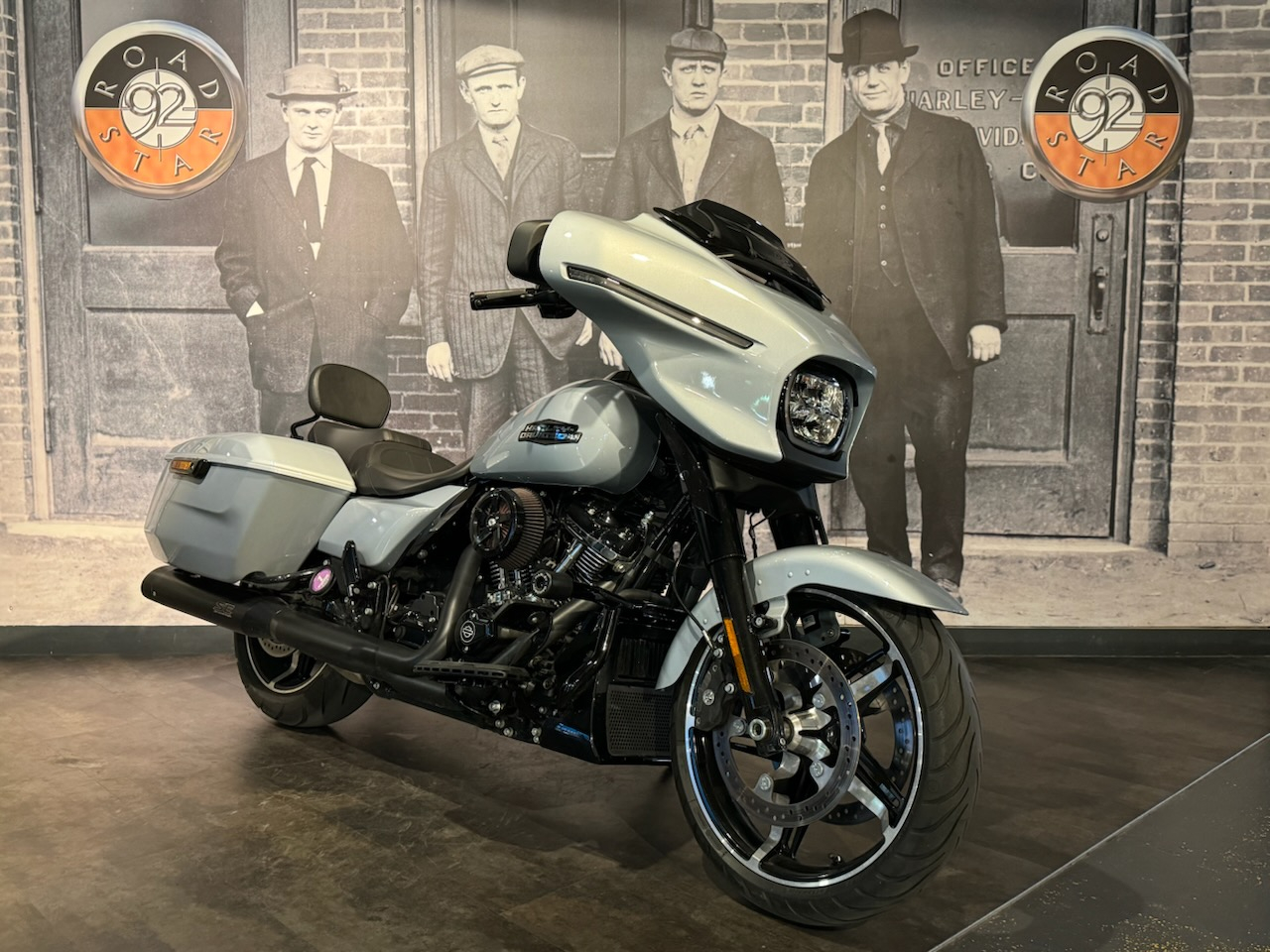 photo de HARLEY DAVIDSON TOURING STREET GLIDE 1923 1923 occasion de couleur  en vente à St Cloud n°3