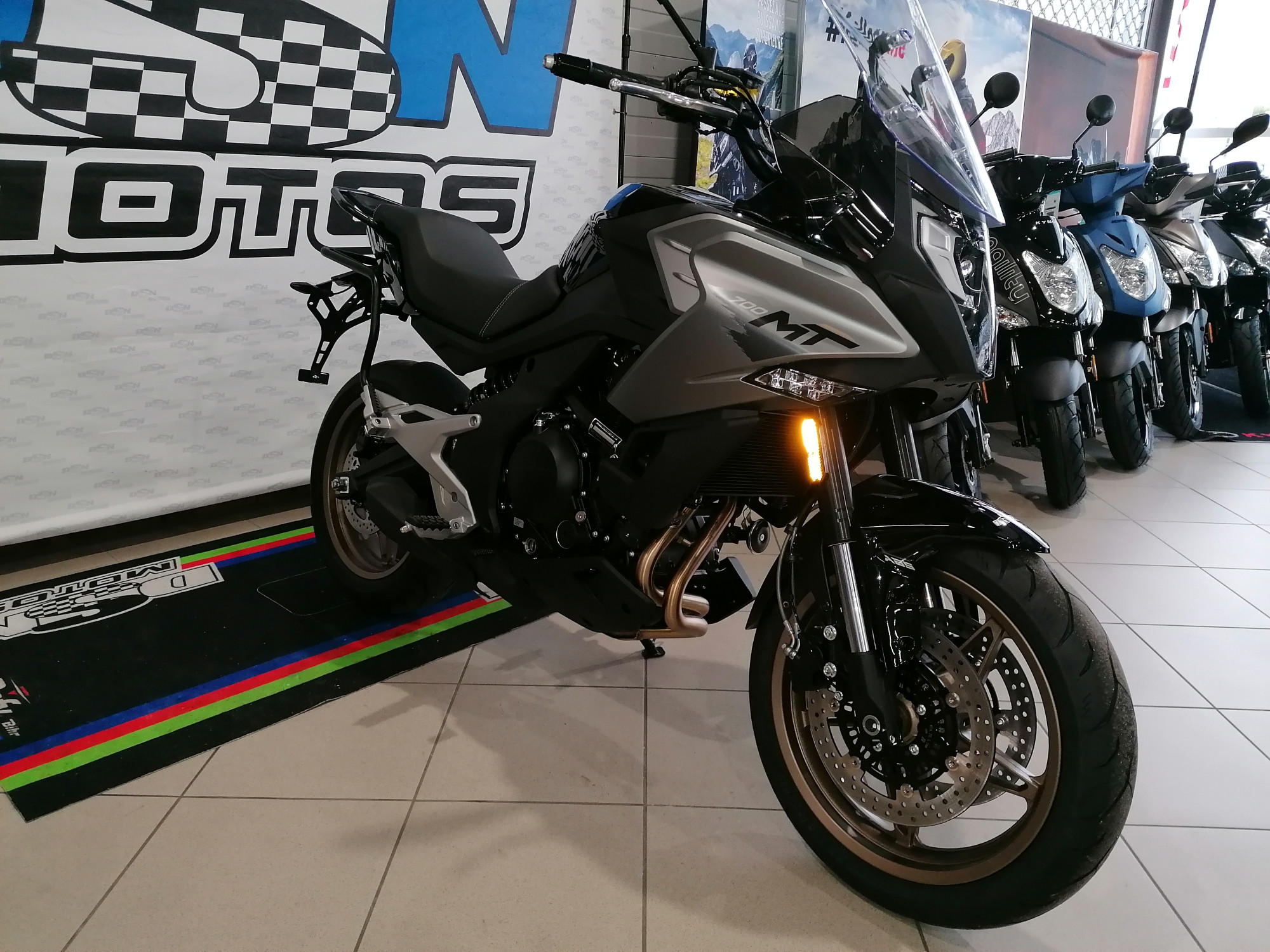 photo de CF MOTO 700 MT 700 occasion de couleur  en vente à Toulenne n°3