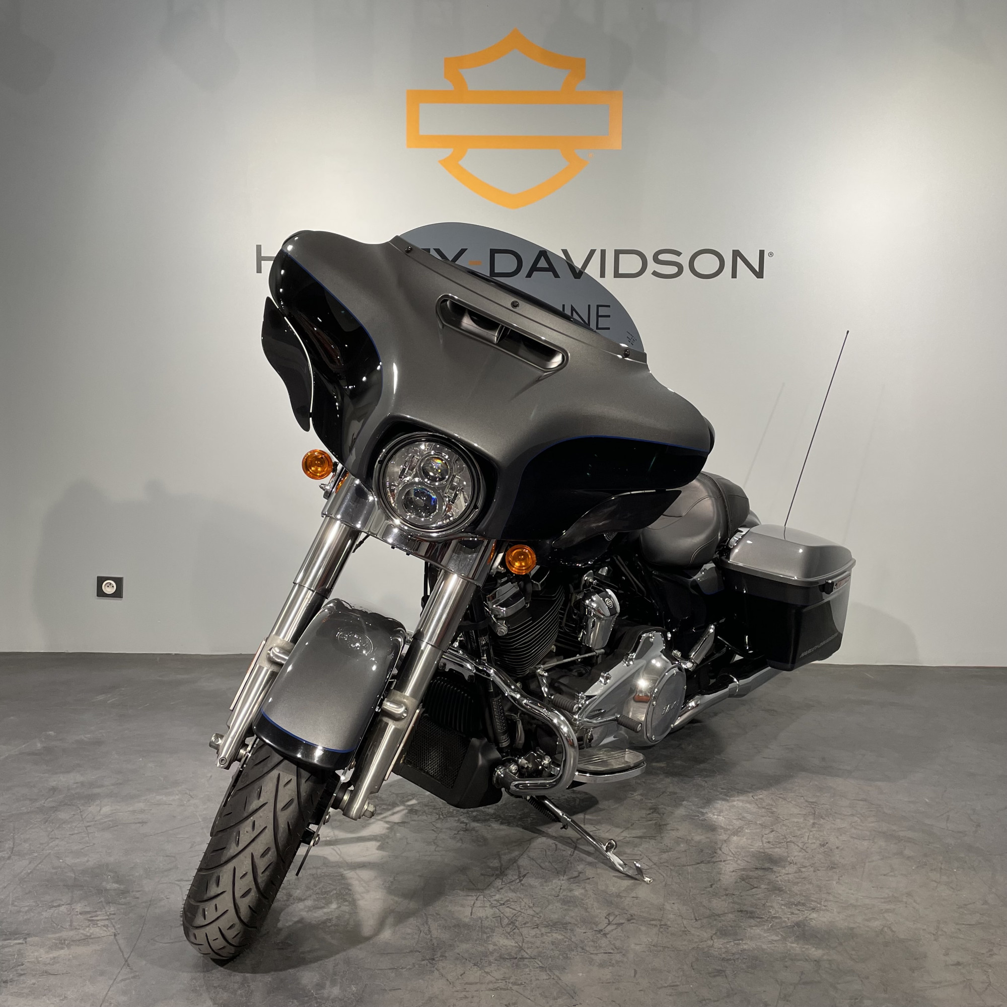 photo de HARLEY DAVIDSON TOURING STREET GLIDE 1868 SPECIA 1868 occasion de couleur  en vente à Ballainvilliers n°3