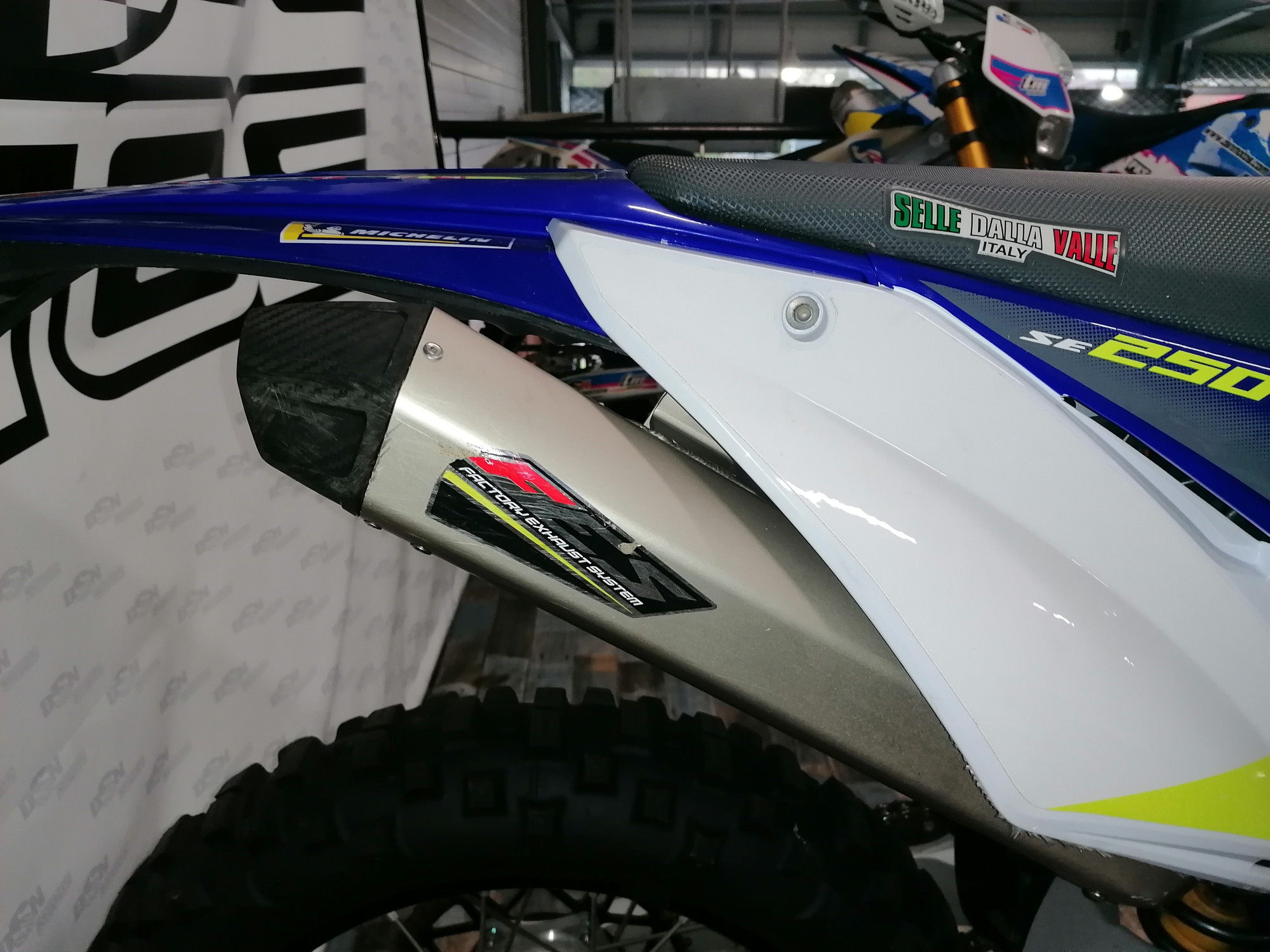 photo de SHERCO SHERCO 250 SE-R FACTORY 2022 250 occasion de couleur  en vente   Toulenne