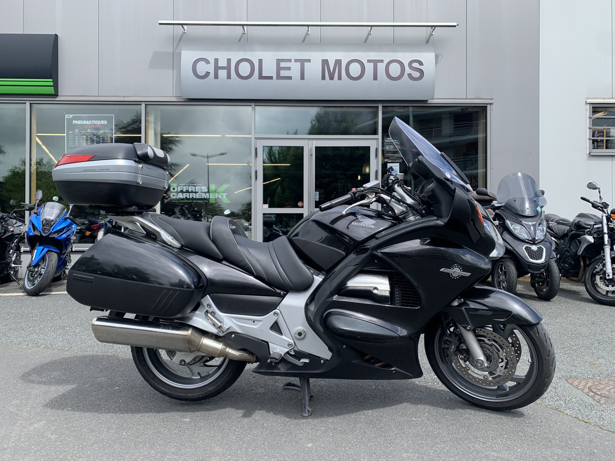 photo de HONDA ST 1300 PAN EUROPEAN 1300 occasion de couleur  en vente à Cholet n°2