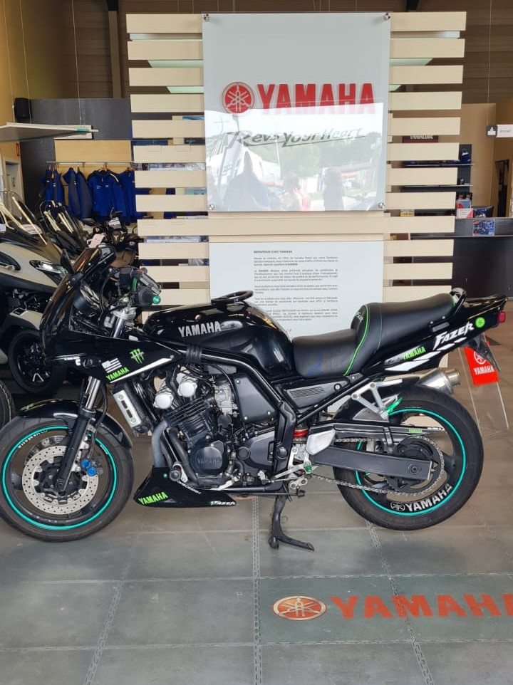 photo de YAMAHA FZ1 FAZER 600 occasion de couleur  en vente à Sarreguemines n°2