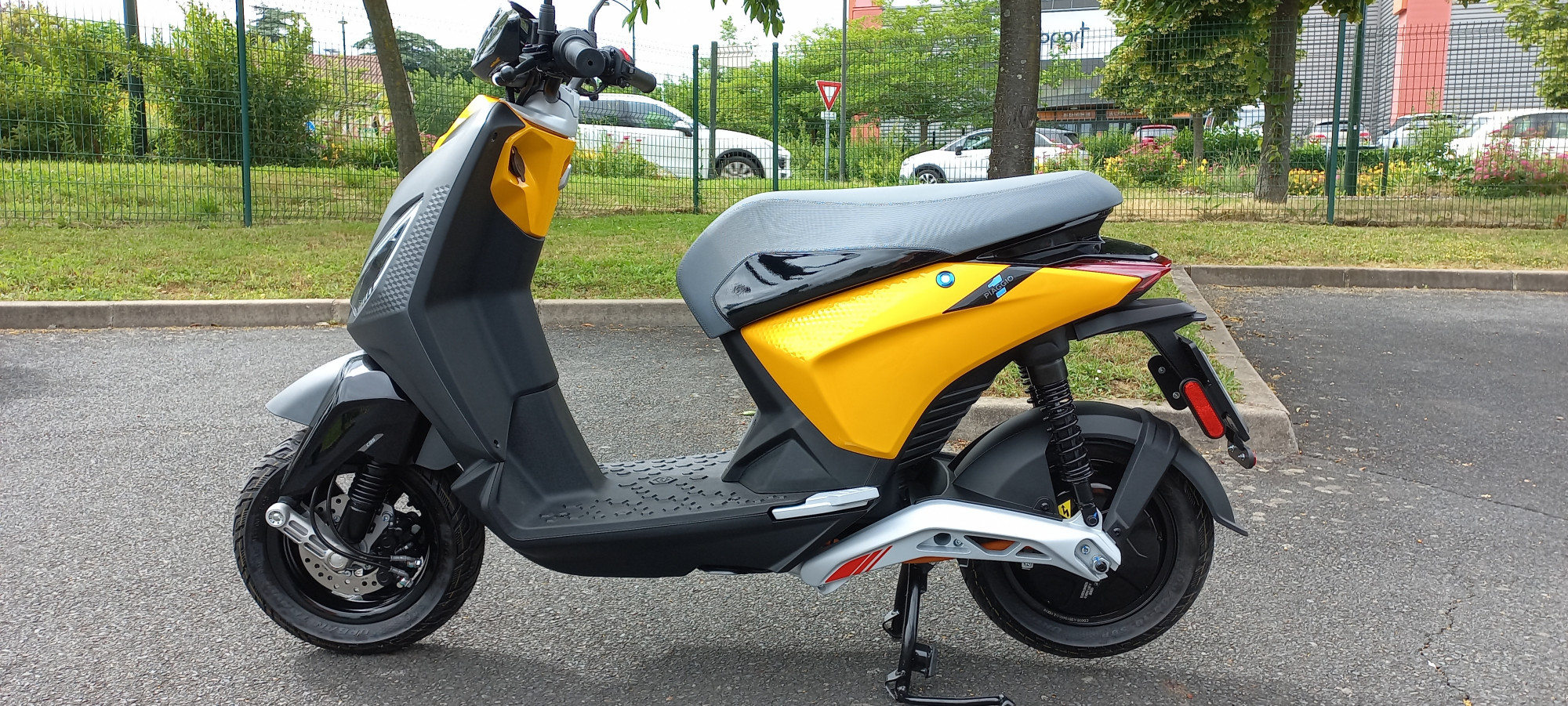 photo de PIAGGIO 1 ACTIVE 125 occasion de couleur  en vente à Gleize n°3