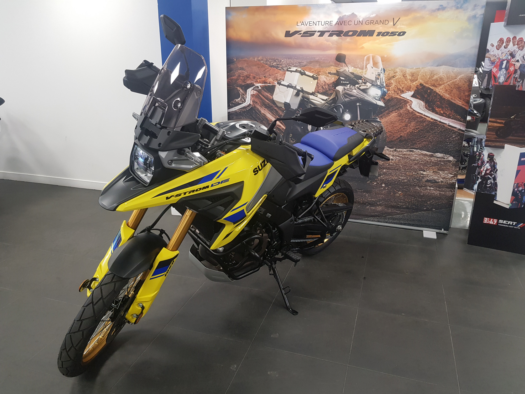 photo de SUZUKI DL 1050 V-STROM DE 1050 occasion de couleur  en vente à Pontault Combault n°2