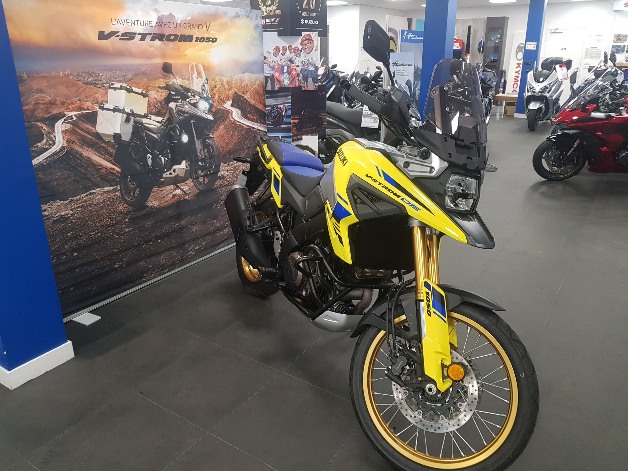 photo de SUZUKI DL 1050 V-STROM DE 1050 occasion de couleur  en vente à Pontault Combault n°3