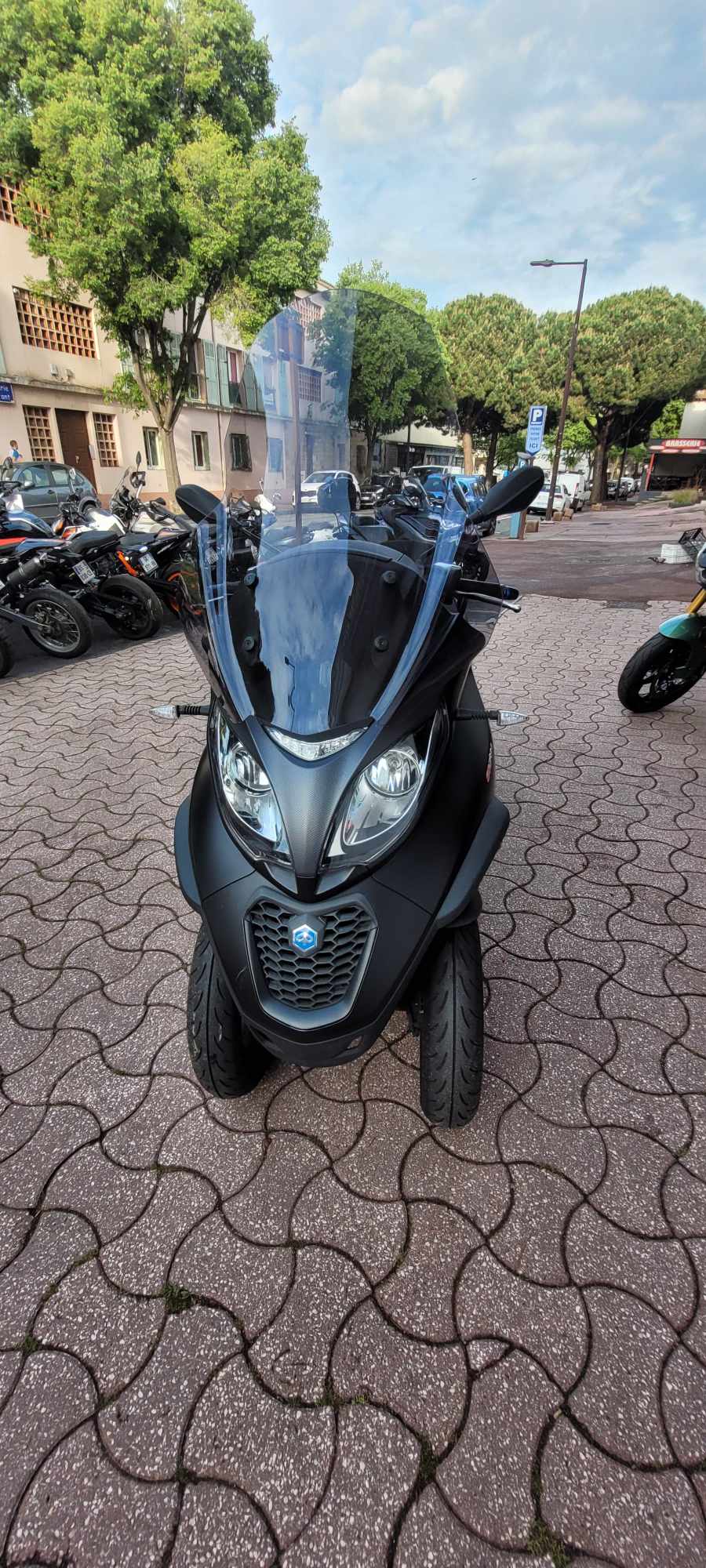 photo de PIAGGIO MP3 500 HPE SPORT ABS-ASR 500 occasion de couleur  en vente   Frejus