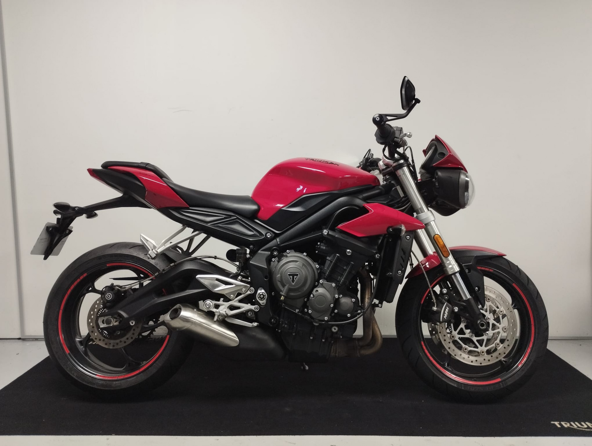 photo de TRIUMPH STREET TRIPLE 660 S 660 occasion de couleur  en vente à Coignieres n°1