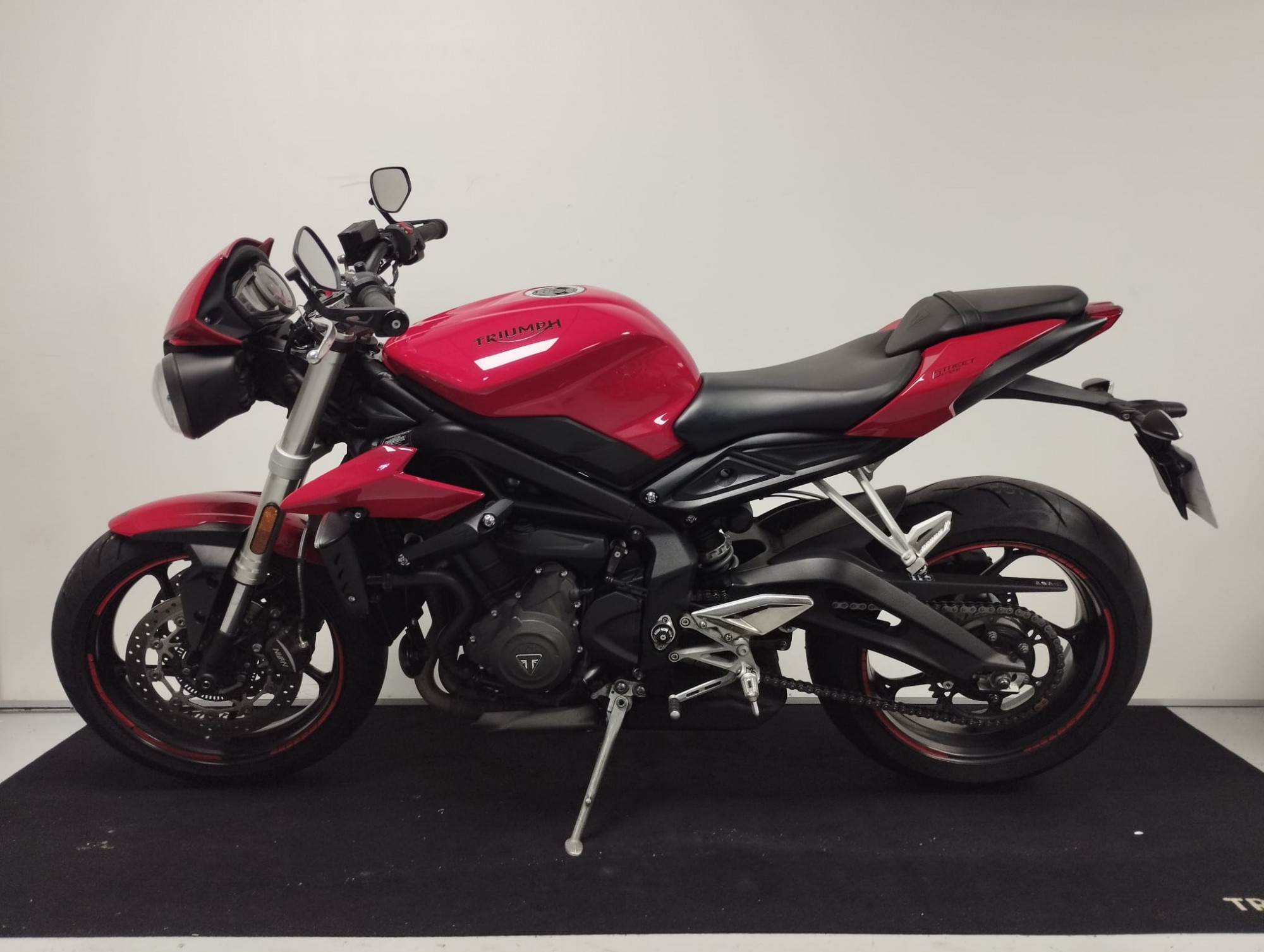 photo de TRIUMPH STREET TRIPLE 660 S 660 occasion de couleur  en vente à Coignieres n°2