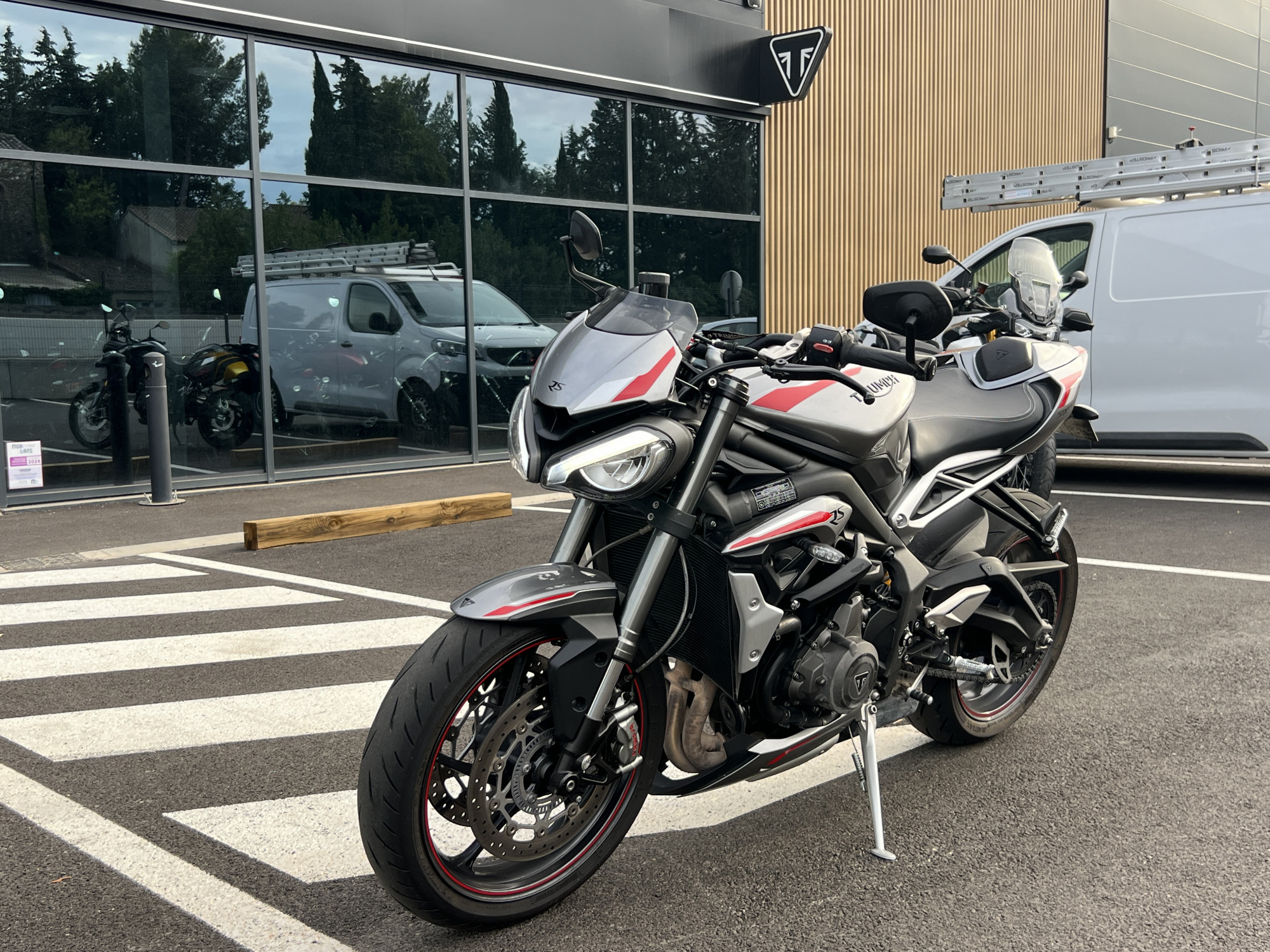 photo de TRIUMPH STREET TRIPLE 765 RS 765 occasion de couleur  en vente à Sorgues n°1