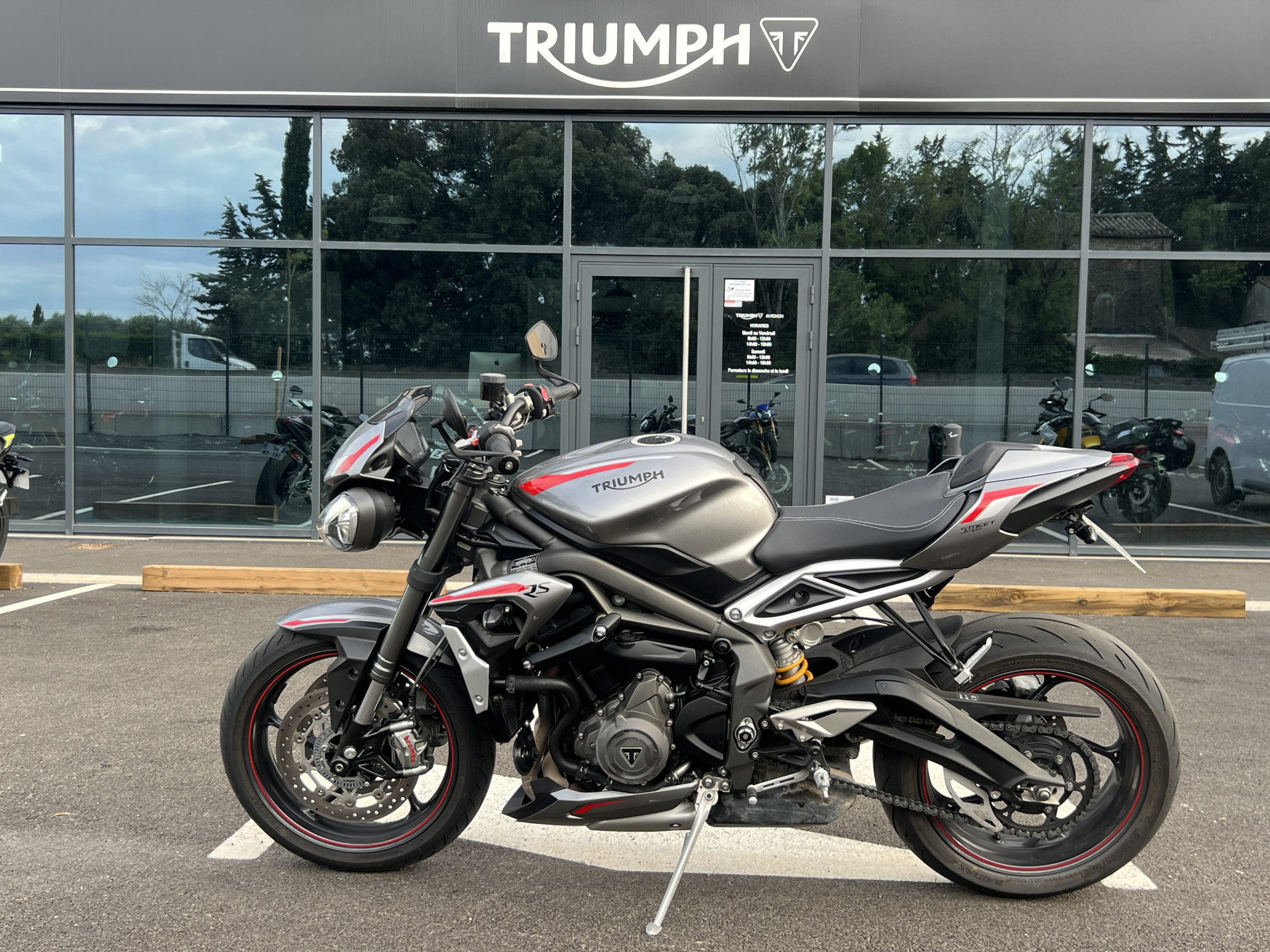 photo de TRIUMPH STREET TRIPLE 765 RS 765 occasion de couleur  en vente à Sorgues n°2