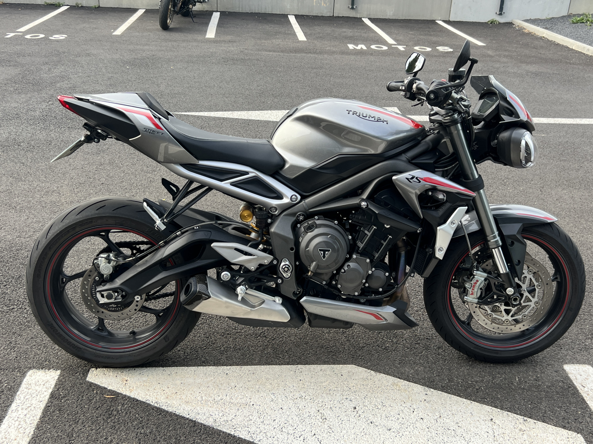 photo de TRIUMPH STREET TRIPLE 765 RS 765 occasion de couleur  en vente à Sorgues n°3