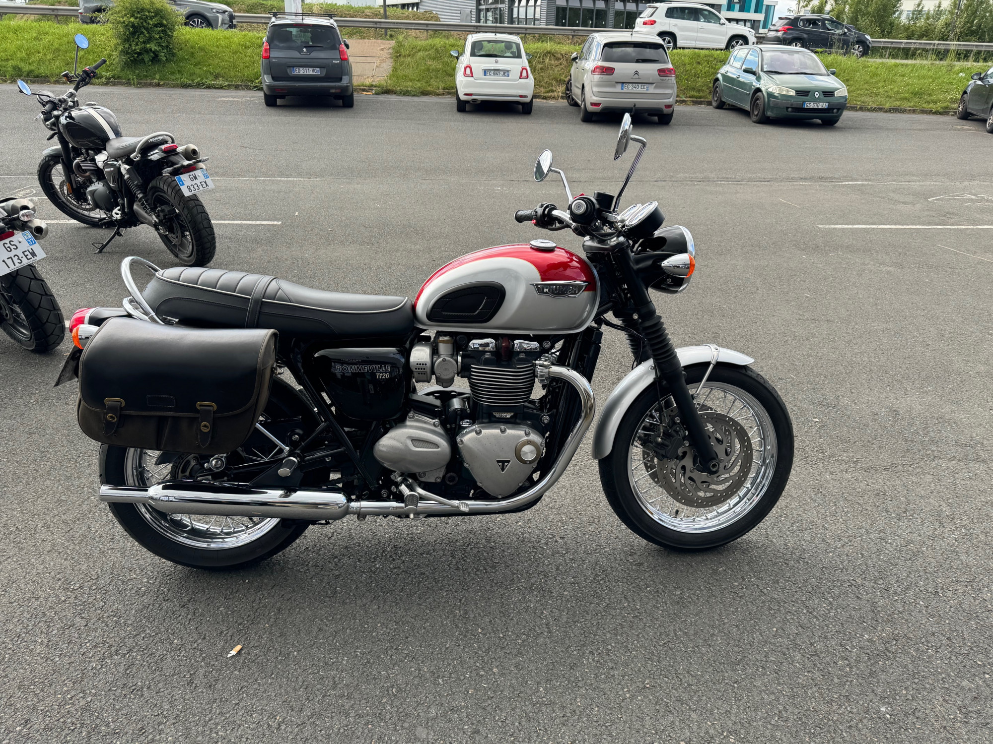 photo de TRIUMPH BONNEVILLE T120 1200 occasion de couleur  en vente à Tours n°2