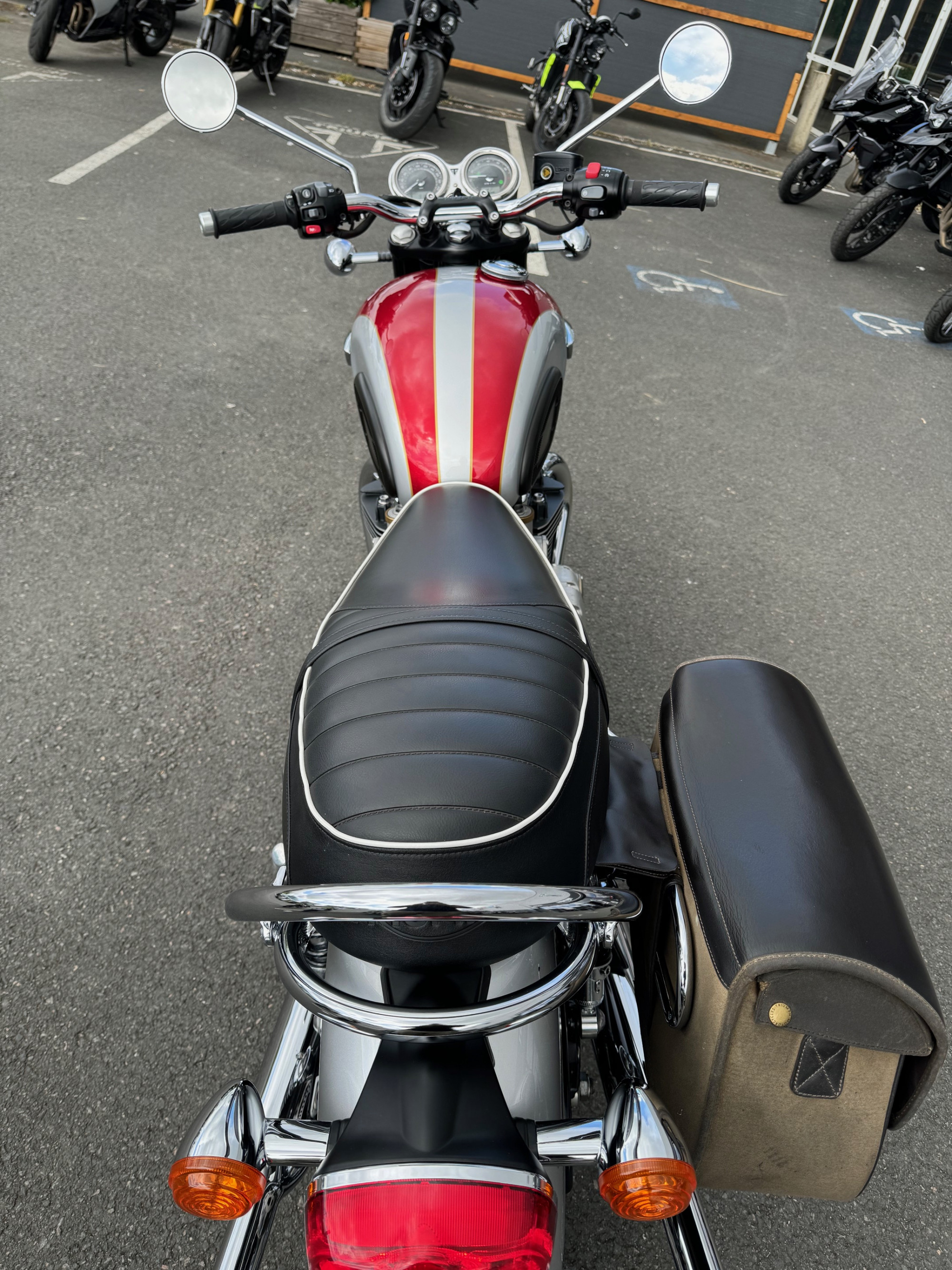 photo de TRIUMPH BONNEVILLE T120 1200 occasion de couleur  en vente   Tours