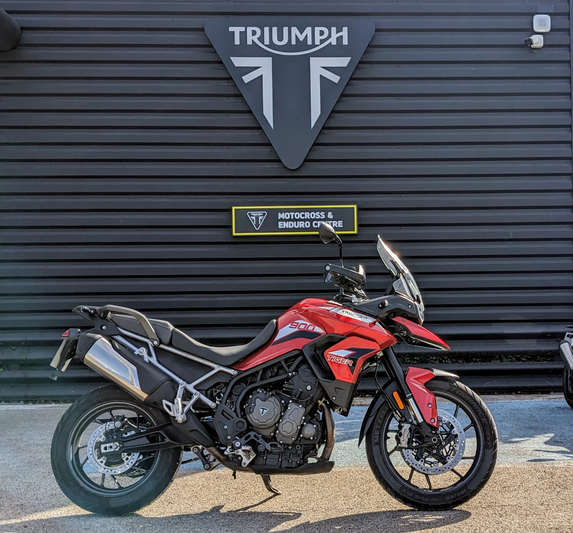 photo de TRIUMPH TIGER 900 GT LOW 900 occasion de couleur  en vente à Nimes n°2