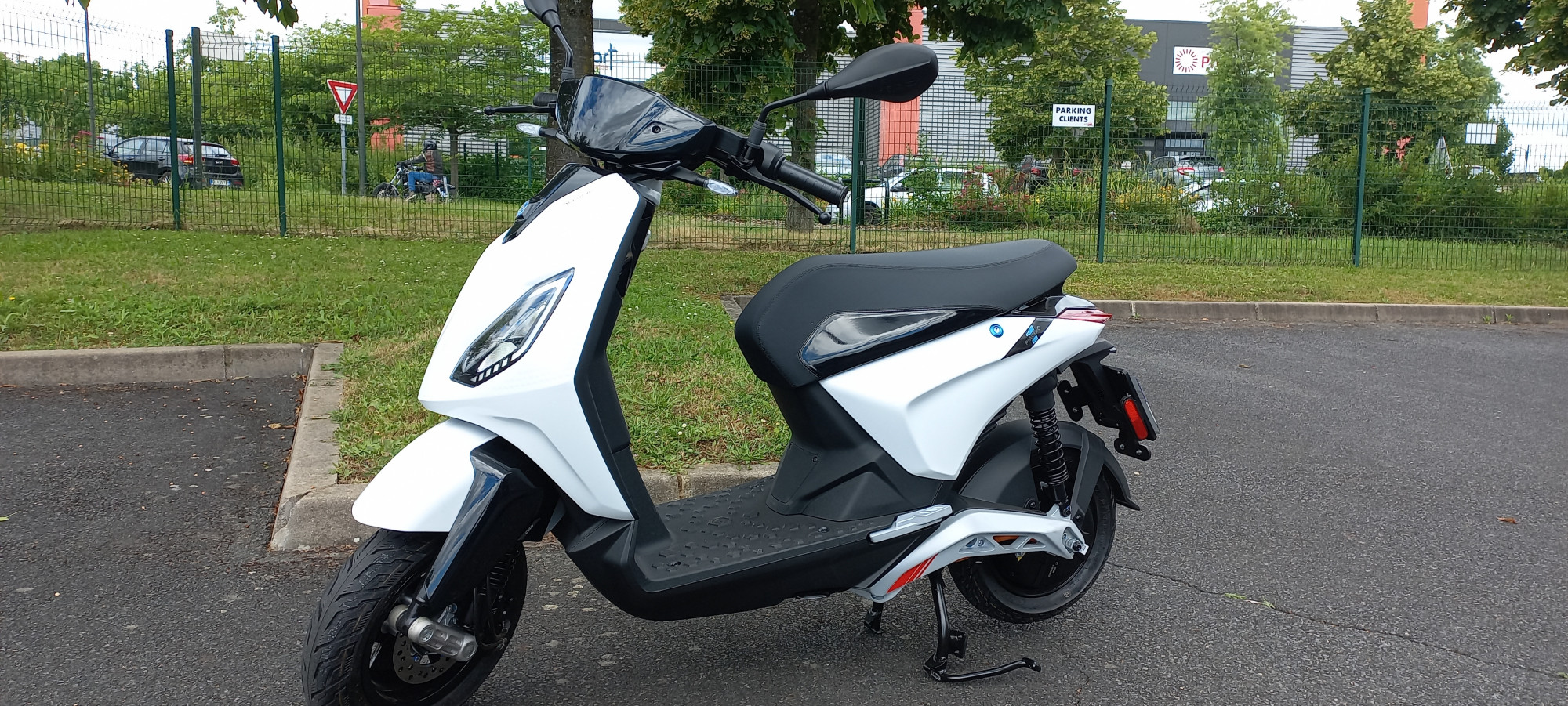 photo de PIAGGIO 1 ACTIVE 125 occasion de couleur  en vente à Gleize n°3