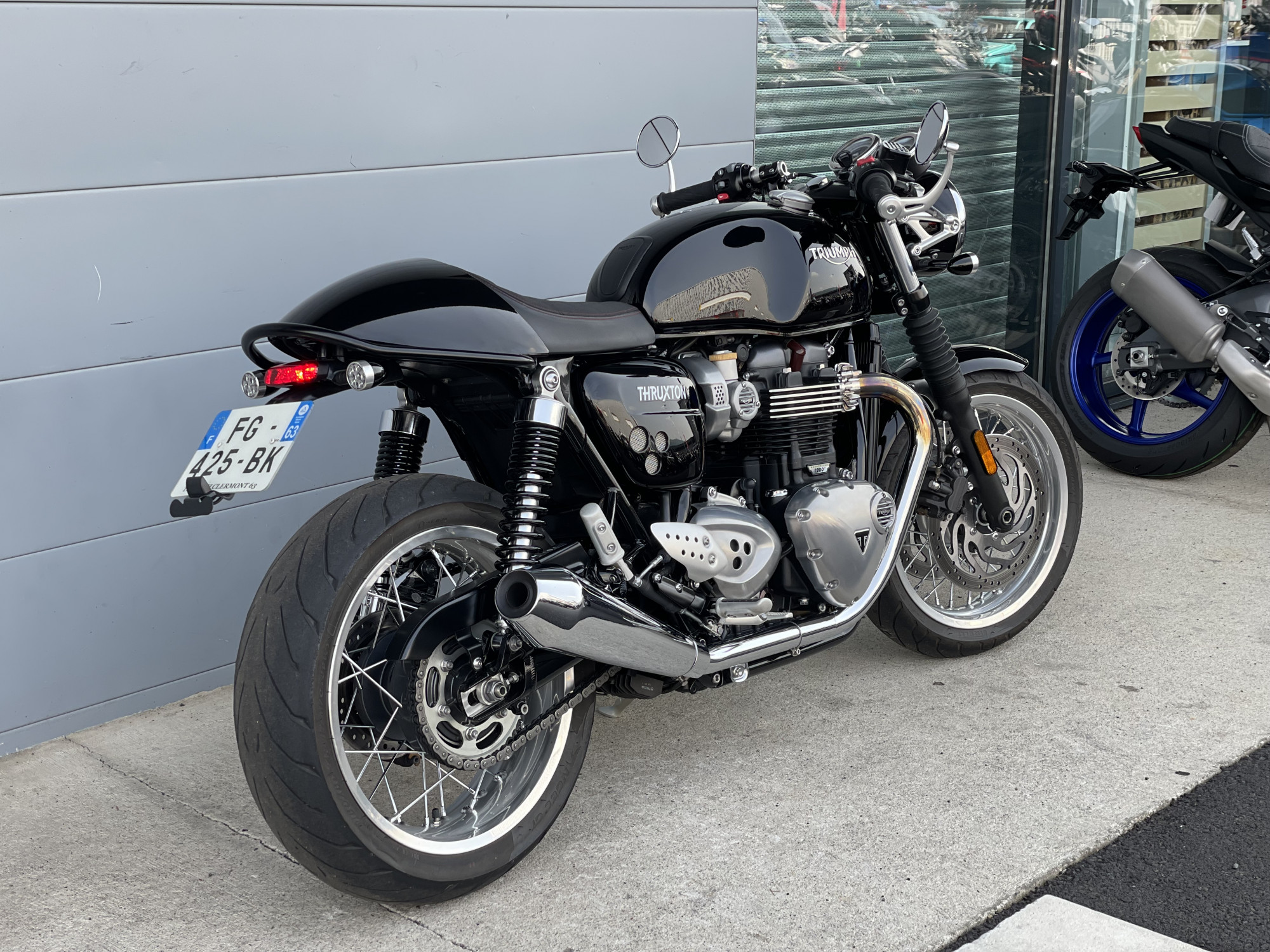 photo de TRIUMPH THRUXTON 1200 1200 occasion de couleur  en vente à Aubiere n°3