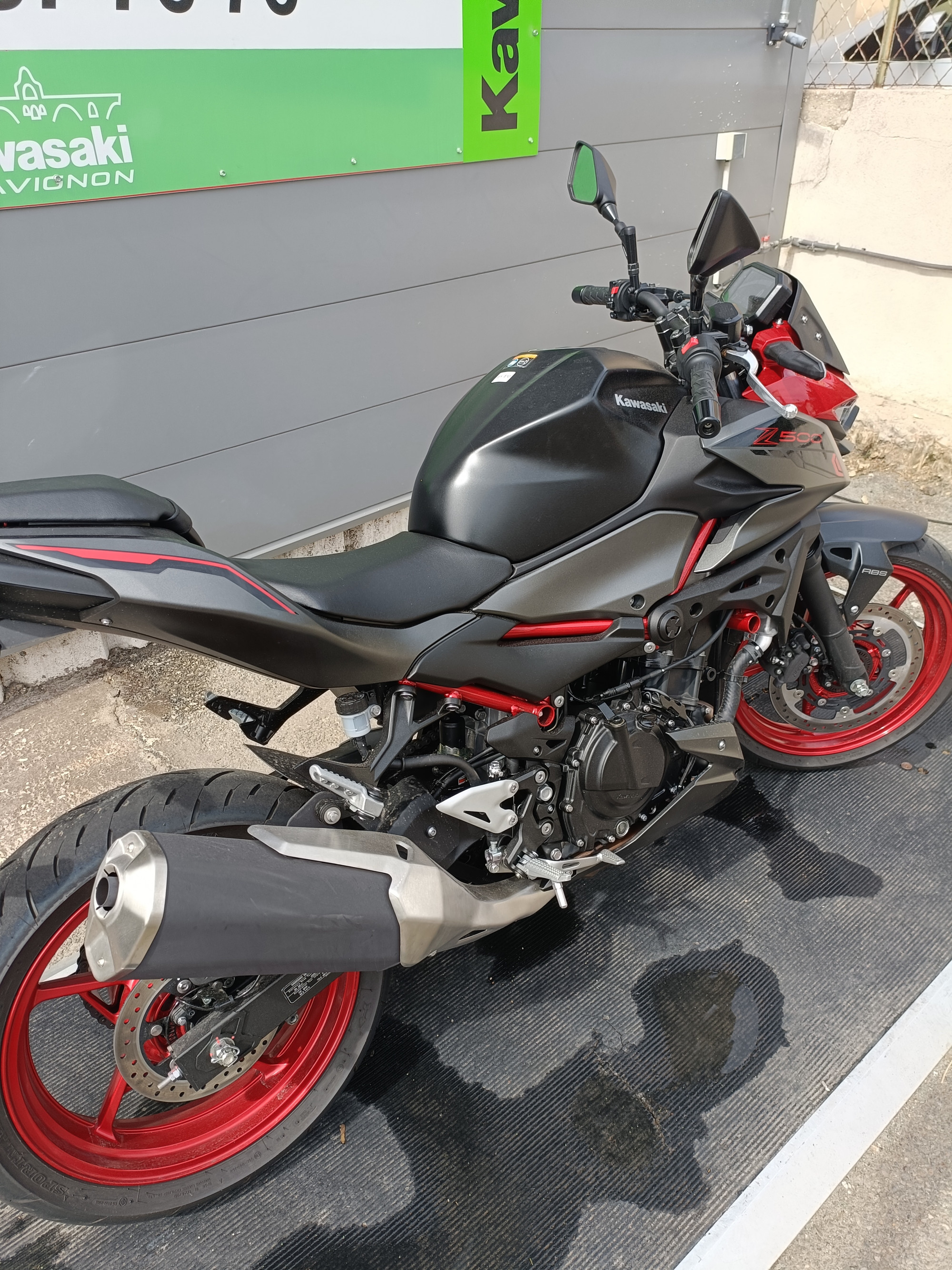 photo de KAWASAKI Z 500 SE Z500 SE 2024 410 KMS 500 occasion de couleur  en vente à Avignon n°2