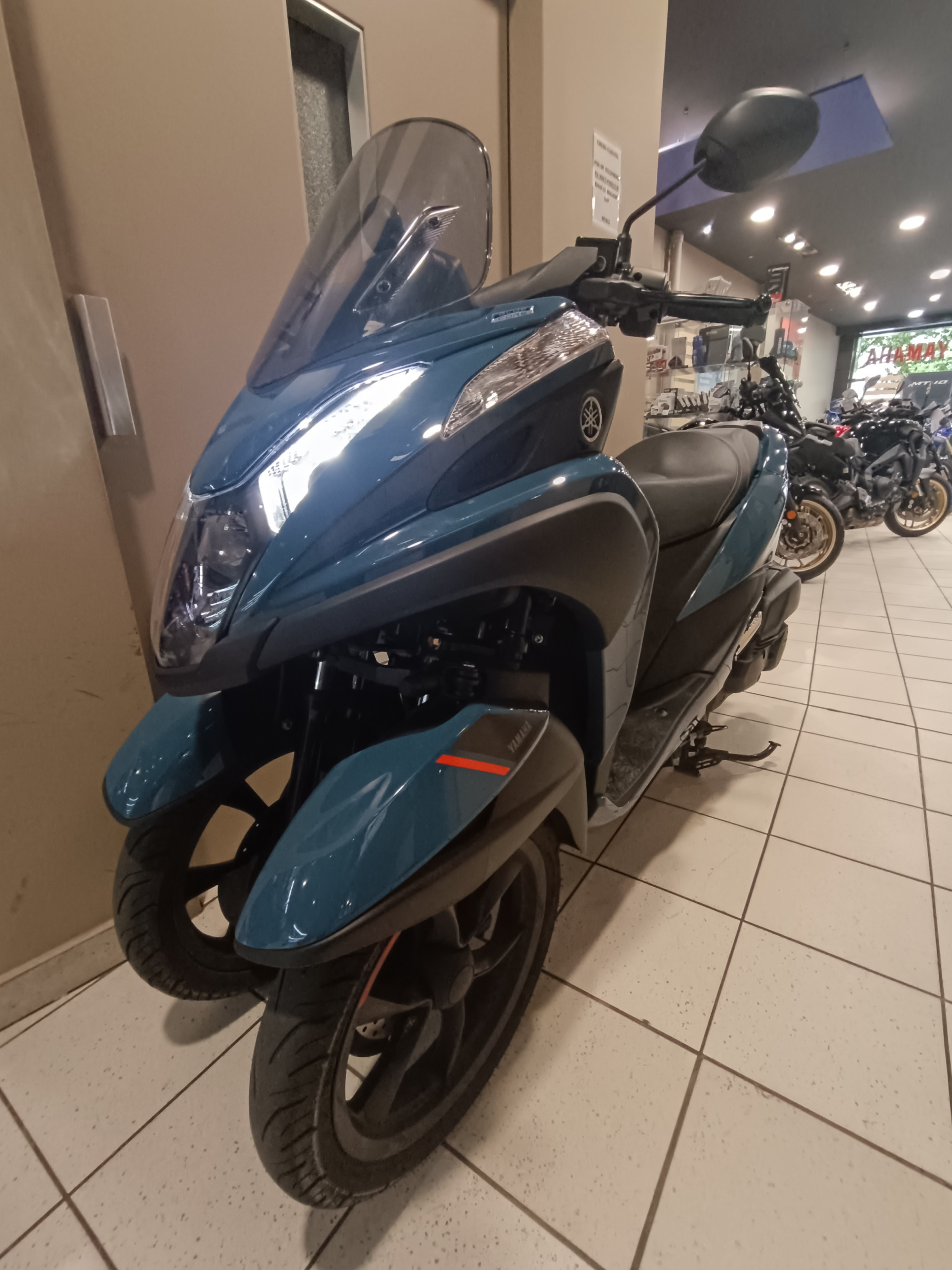 photo de YAMAHA TRICITY 125 125 occasion de couleur  en vente à Paris 02 n°2