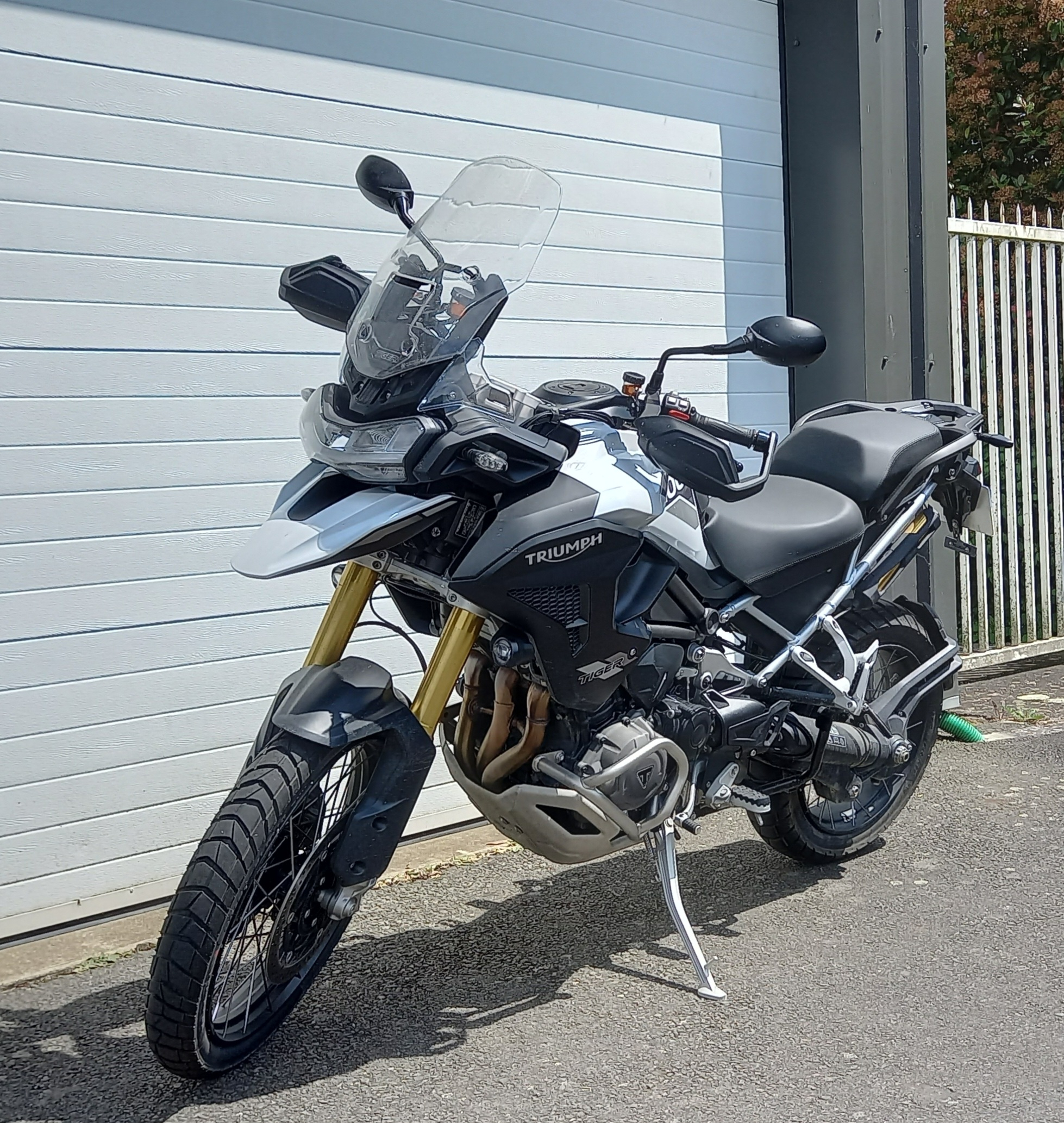 photo de TRIUMPH TIGER 1200 RALLY PRO 1160 occasion de couleur  en vente   Vezin Le Coquet