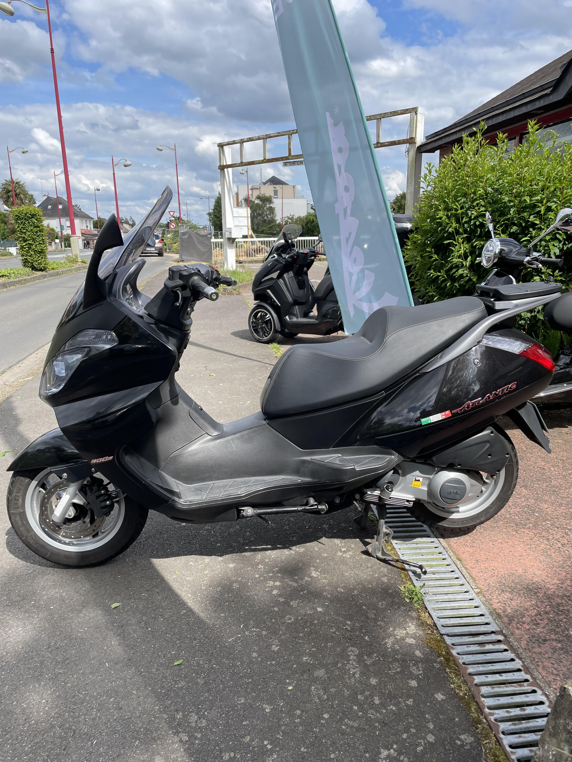 photo de APRILIA ATLANTIC 300 300 occasion de couleur  en vente   Cesson Sevigne