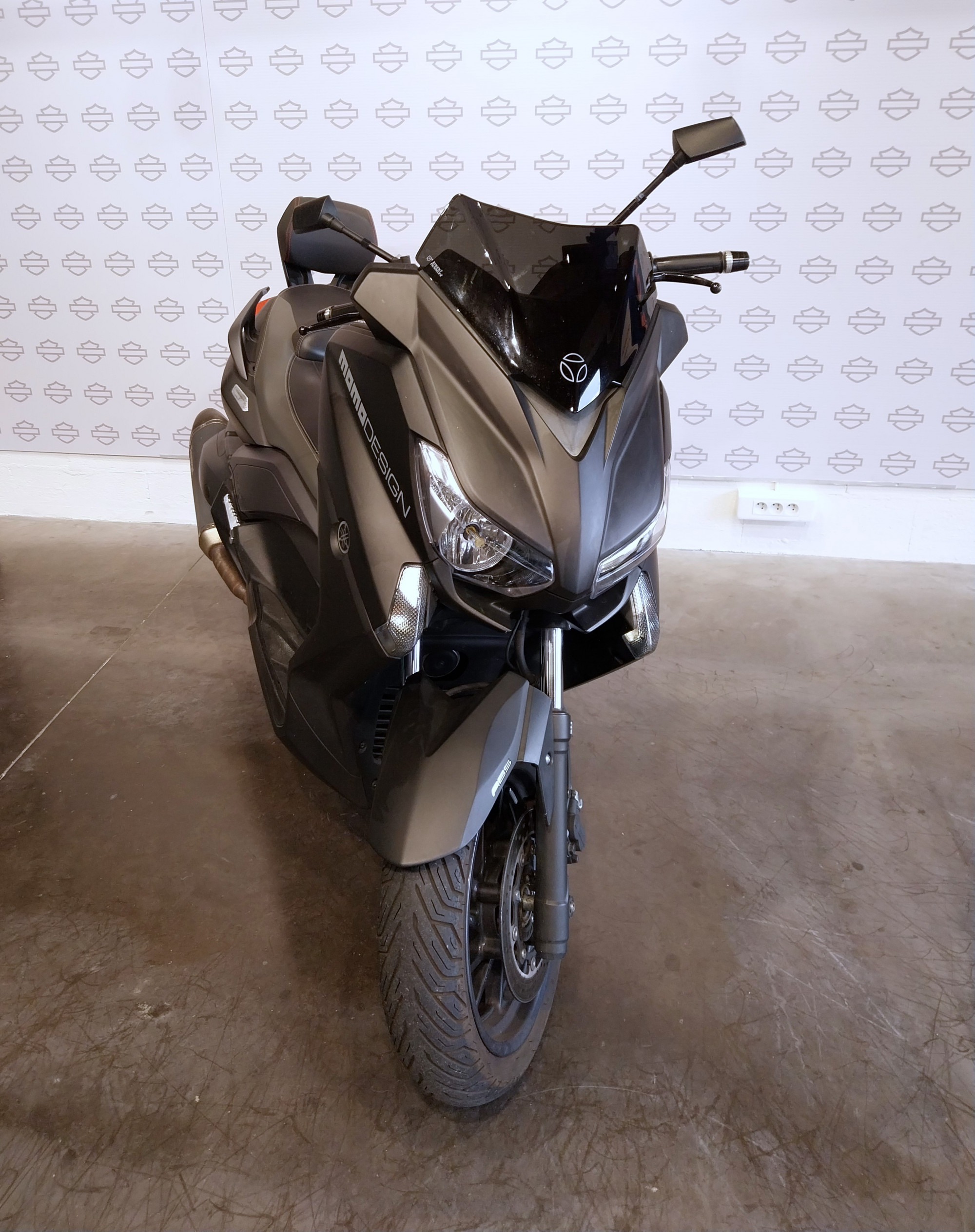 photo de YAMAHA X-MAX 400 IRON 400 occasion de couleur  en vente à Brignais n°3