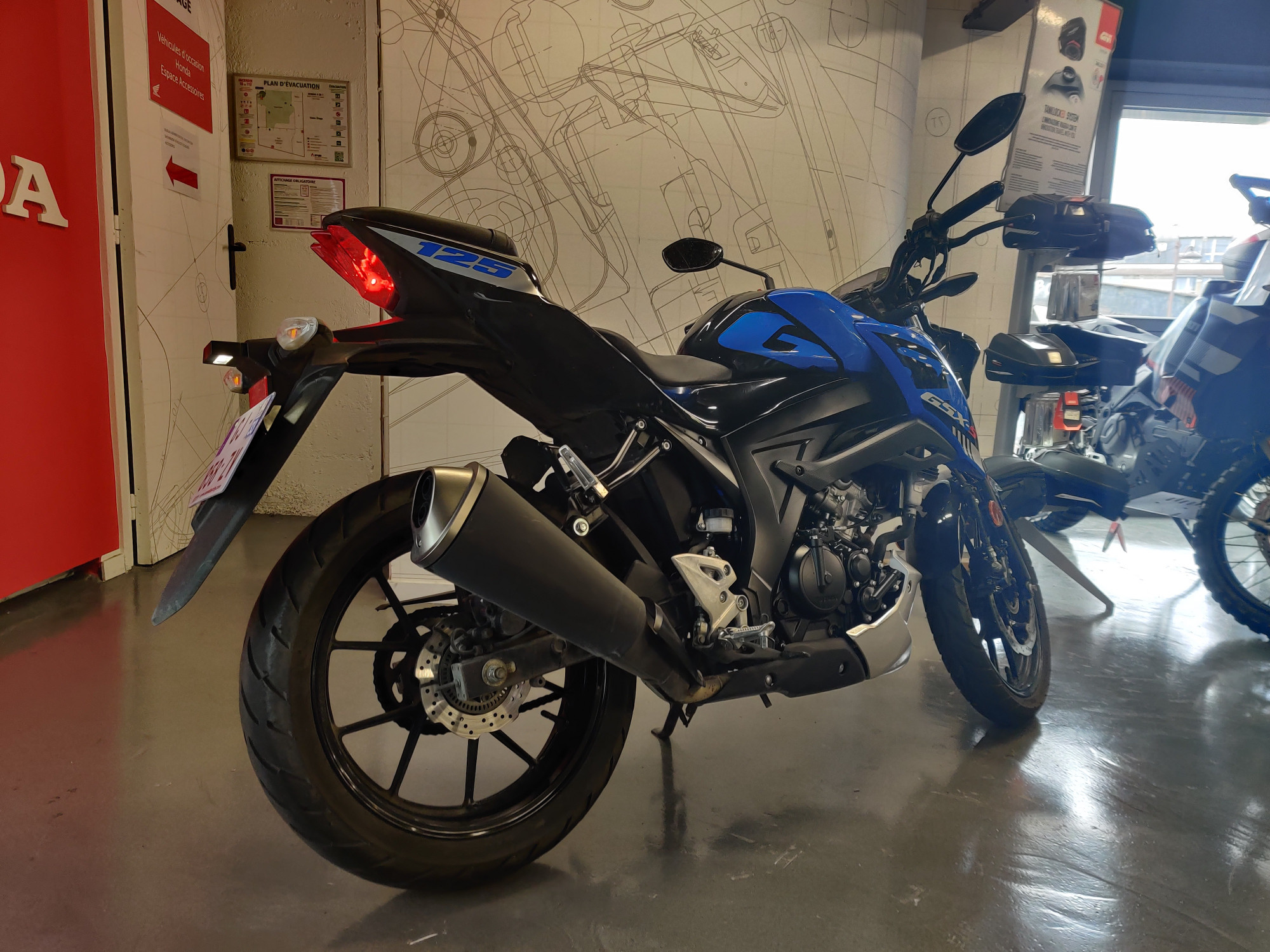 photo de SUZUKI GSX-S 125 125 occasion de couleur  en vente   Paris 10