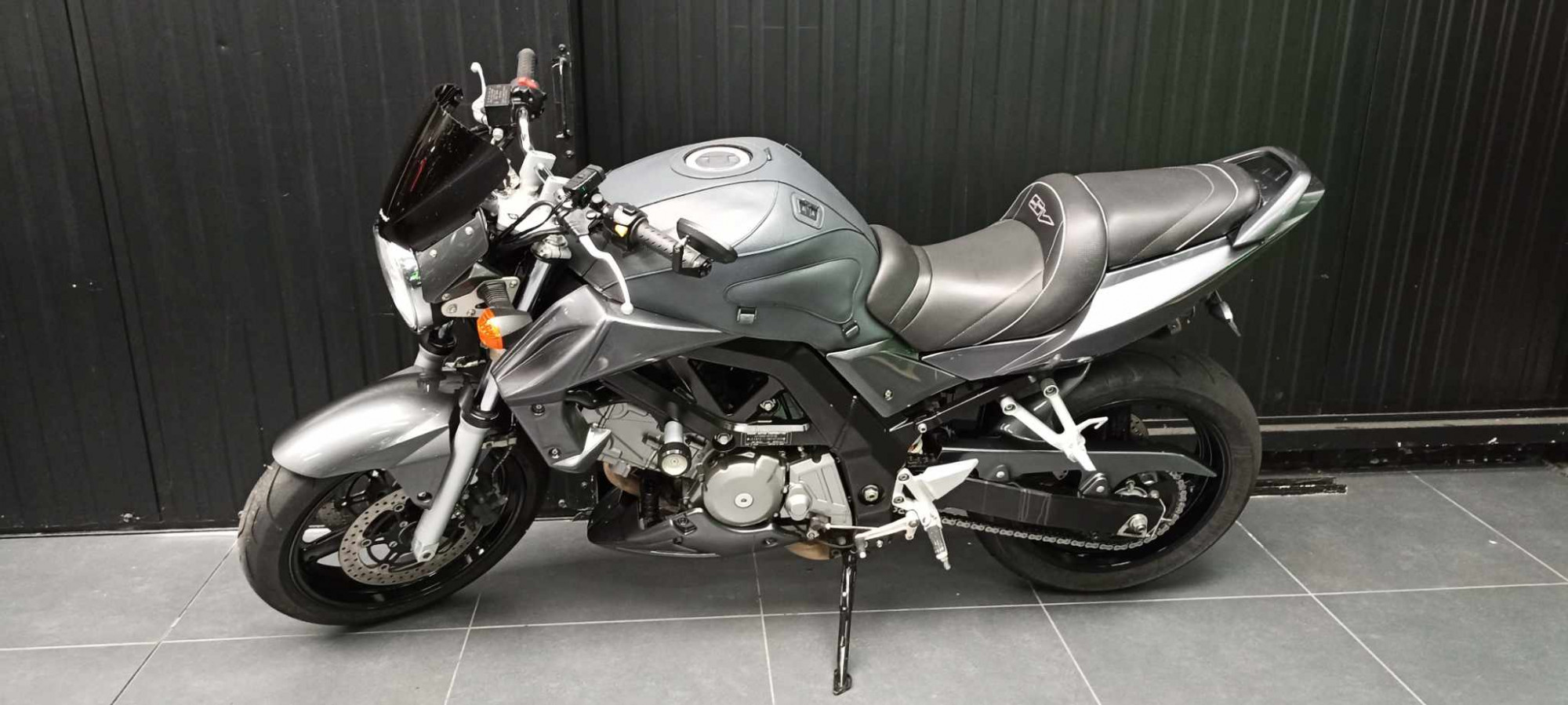 photo de SUZUKI SV 650 650 occasion de couleur  en vente à St Thibault Des Vignes n°2