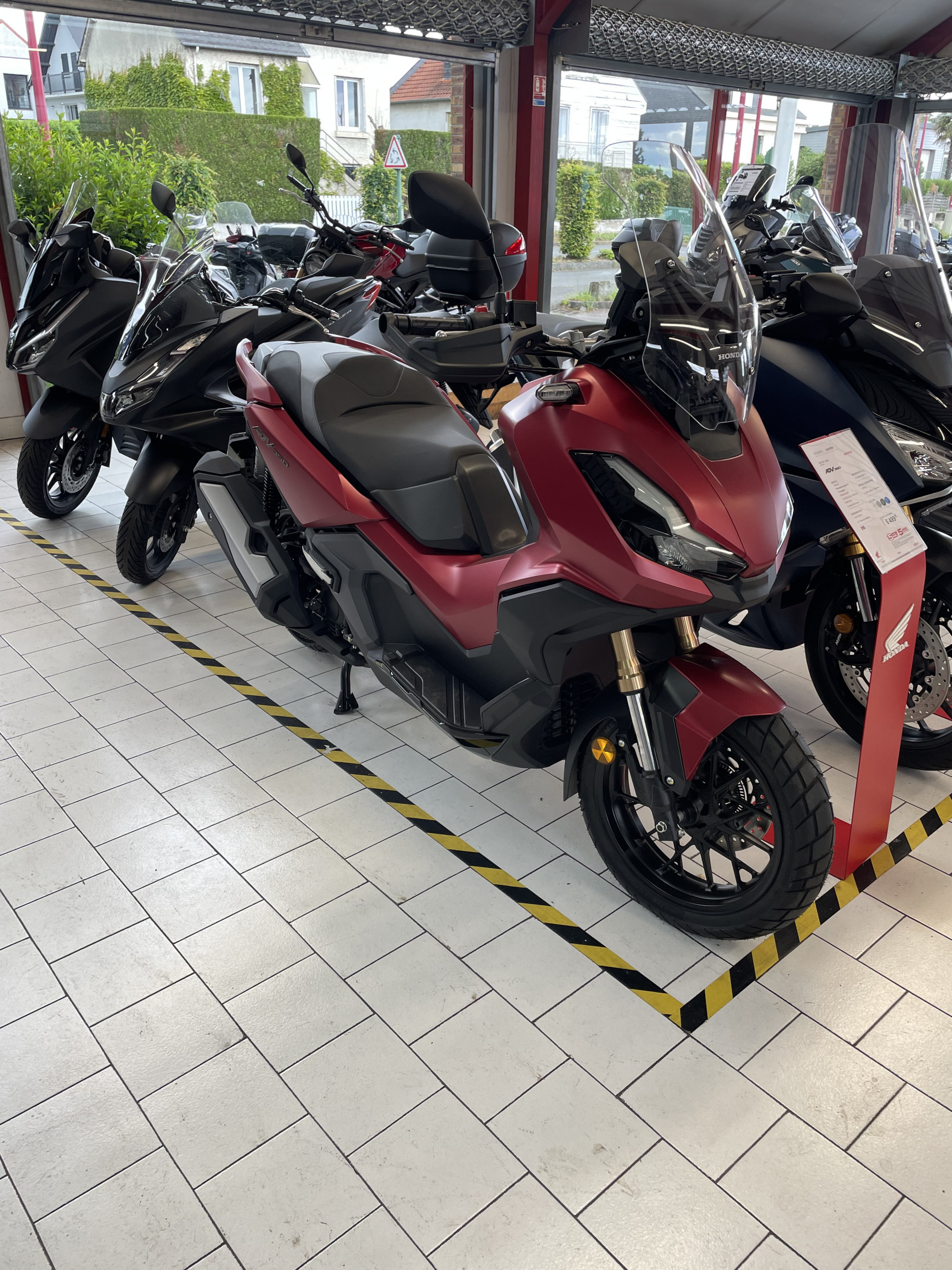 photo de HONDA ADV 350 350 occasion de couleur  en vente à Cesson Sevigne n°1