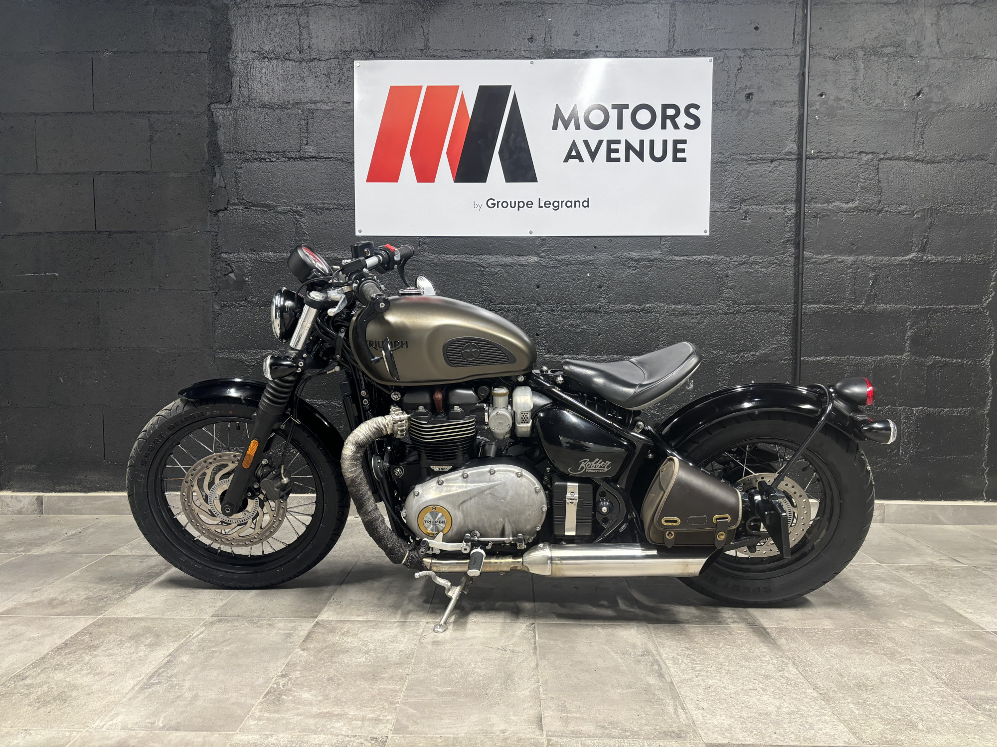 photo de TRIUMPH BONNEVILLE BOBBER 1200 1200 occasion de couleur  en vente à Tours n°3