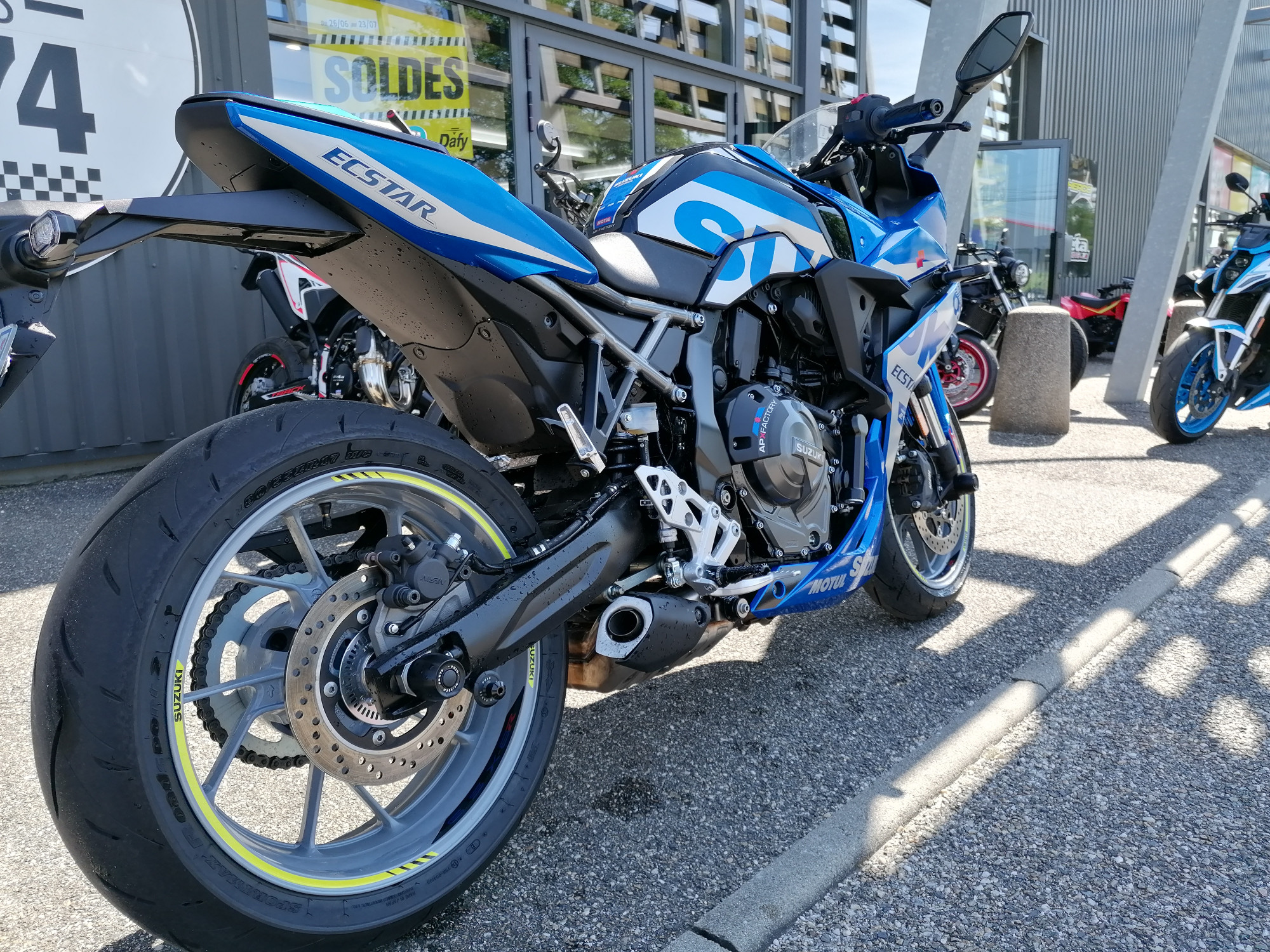 photo de SUZUKI GSX-8R 776 occasion de couleur  en vente à Marmande n°2