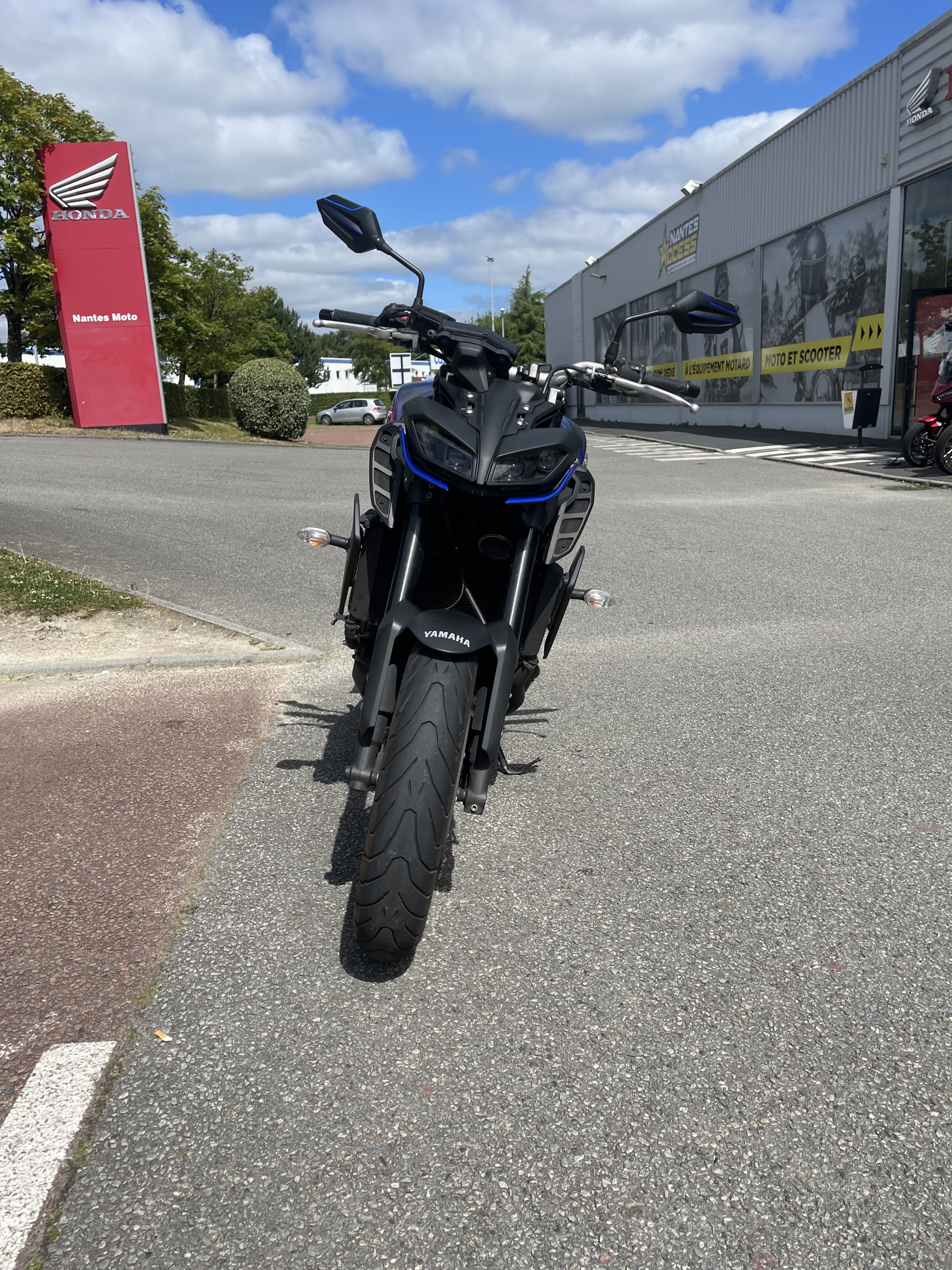 photo de YAMAHA MT-09 850 occasion de couleur  en vente à Orvault n°2