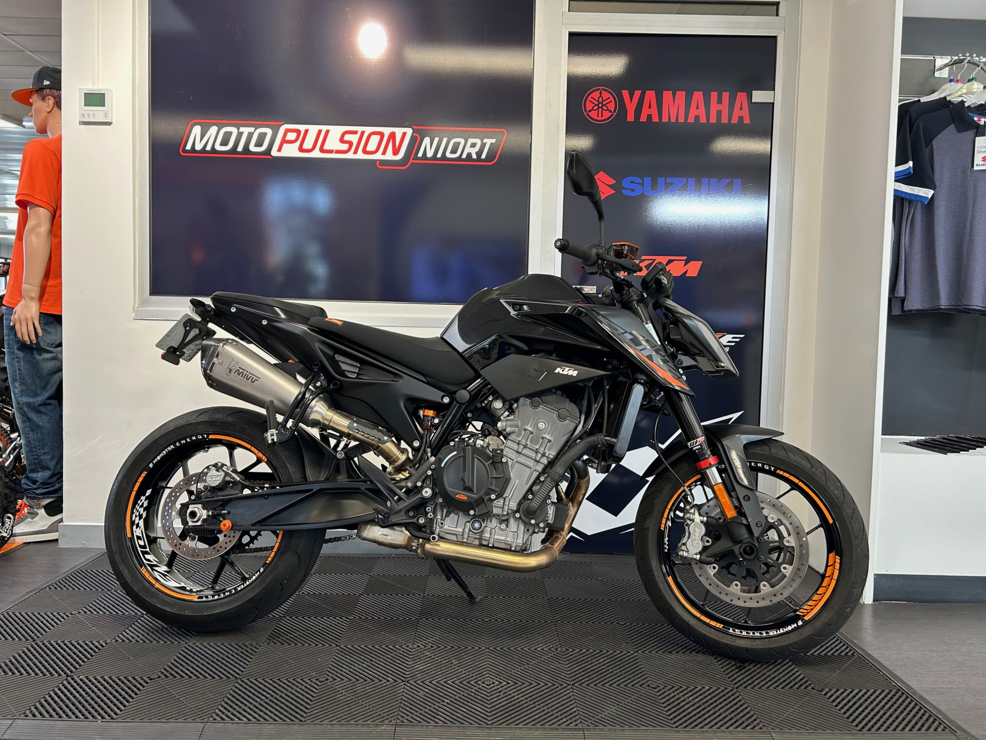 photo de KTM 890 DUKE L 890 occasion de couleur  en vente à Niort n°2