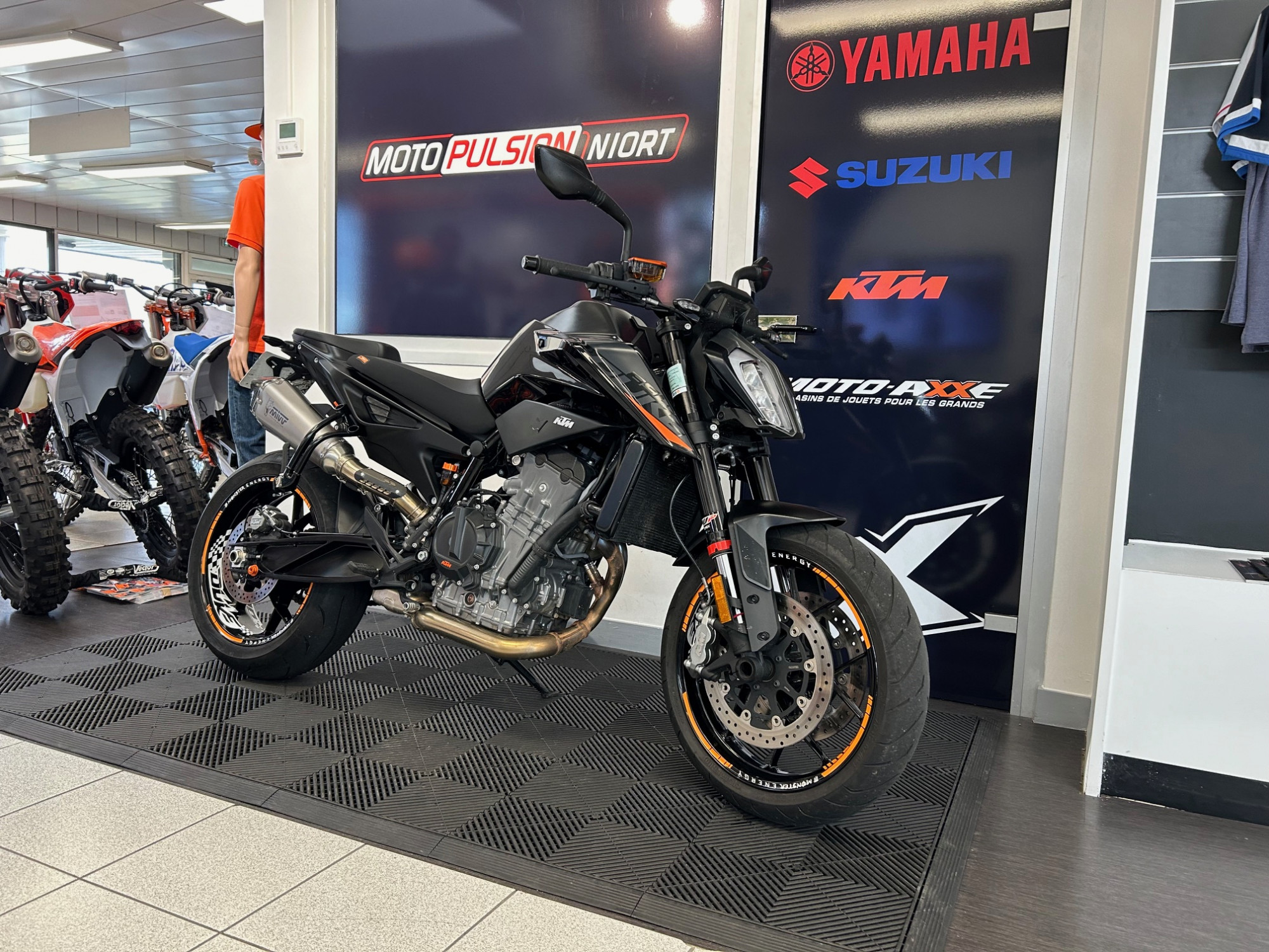 photo de KTM 890 DUKE L 890 occasion de couleur  en vente à Niort n°3