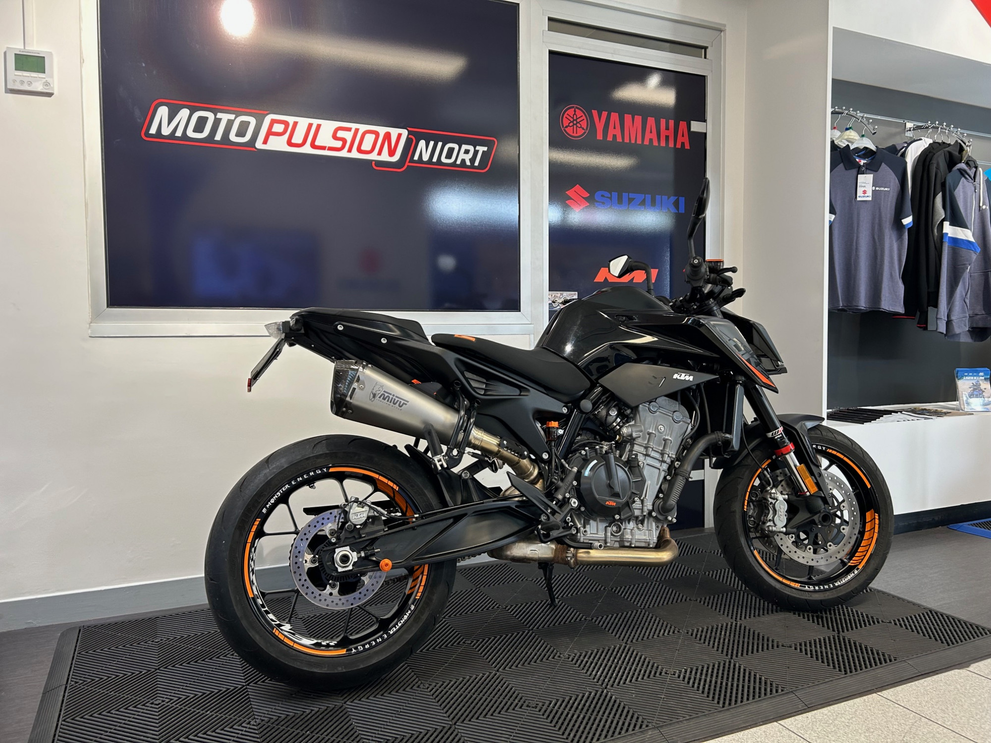 photo de KTM 890 DUKE L 890 occasion de couleur  en vente   Niort