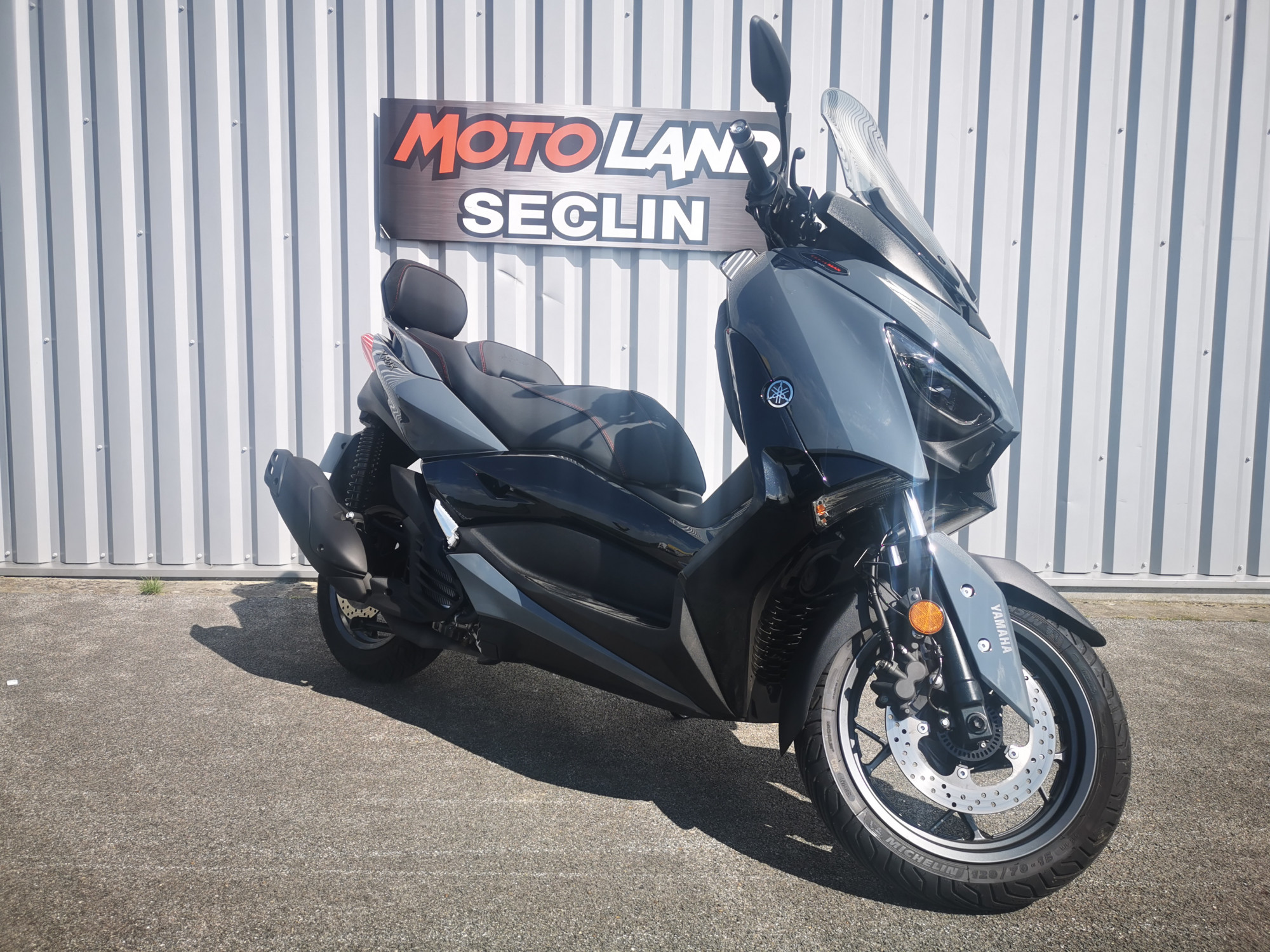 photo de YAMAHA X-MAX MOMODESIG 125 occasion de couleur  en vente à Seclin n°2