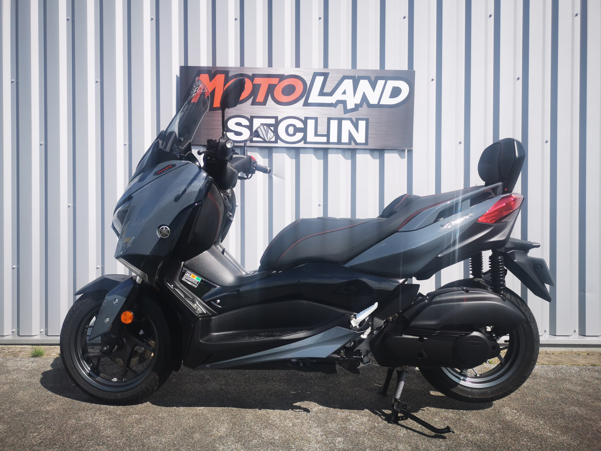 photo de YAMAHA X-MAX MOMODESIG 125 occasion de couleur  en vente à Seclin n°3