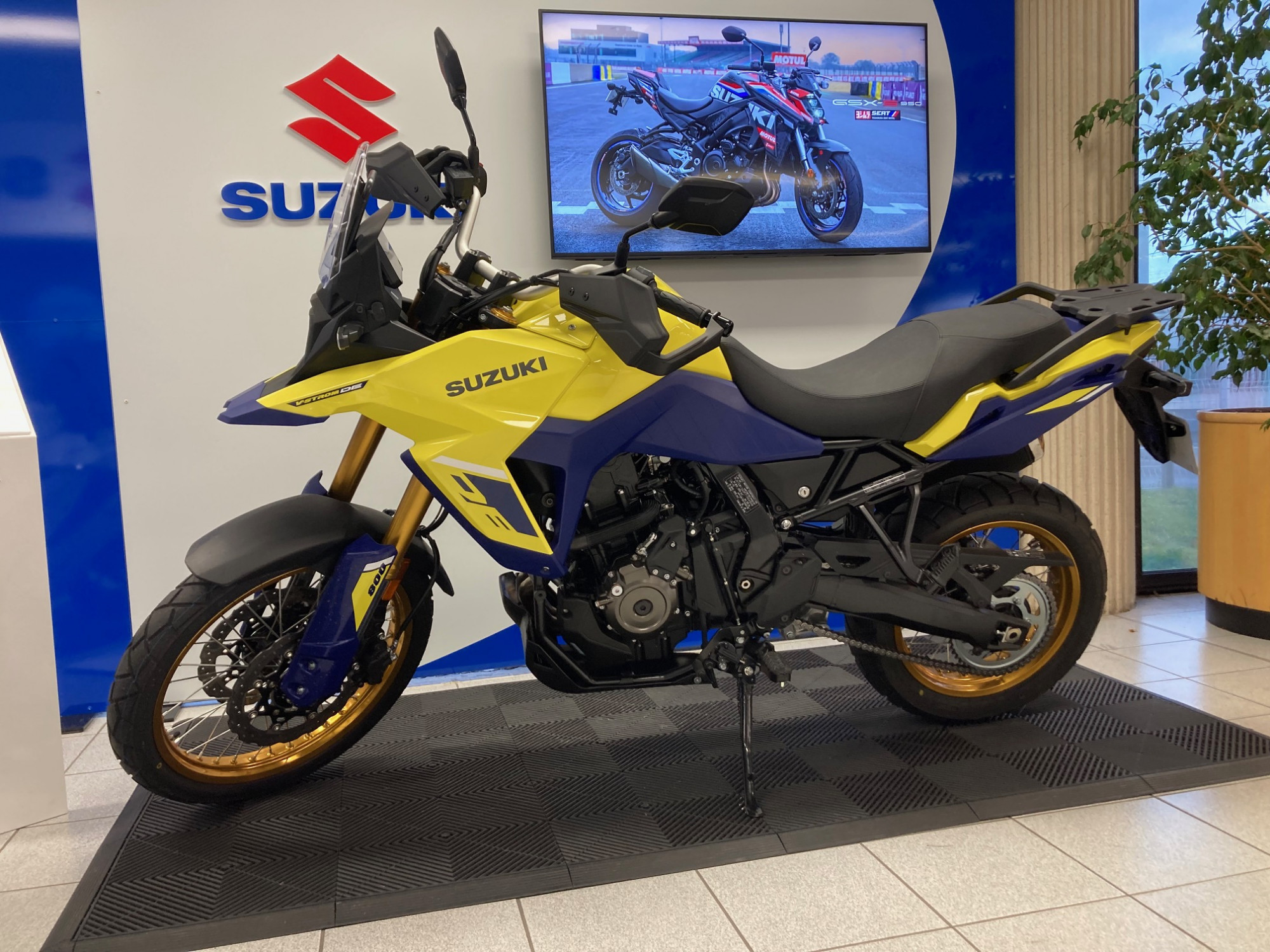 photo de SUZUKI V-STROM DL 800 DE 800 occasion de couleur  en vente à Niort n°3