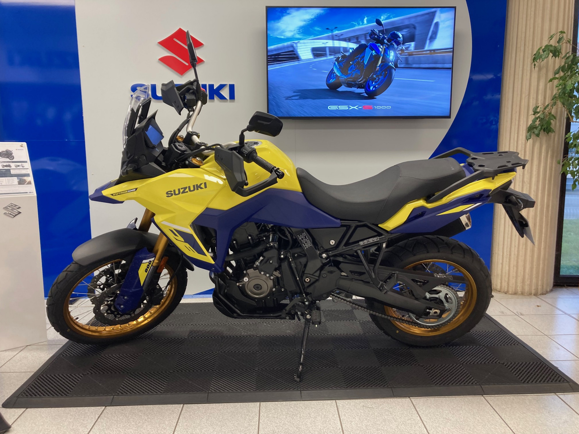 photo de SUZUKI V-STROM DL 800 DE 800 occasion de couleur  en vente   Niort