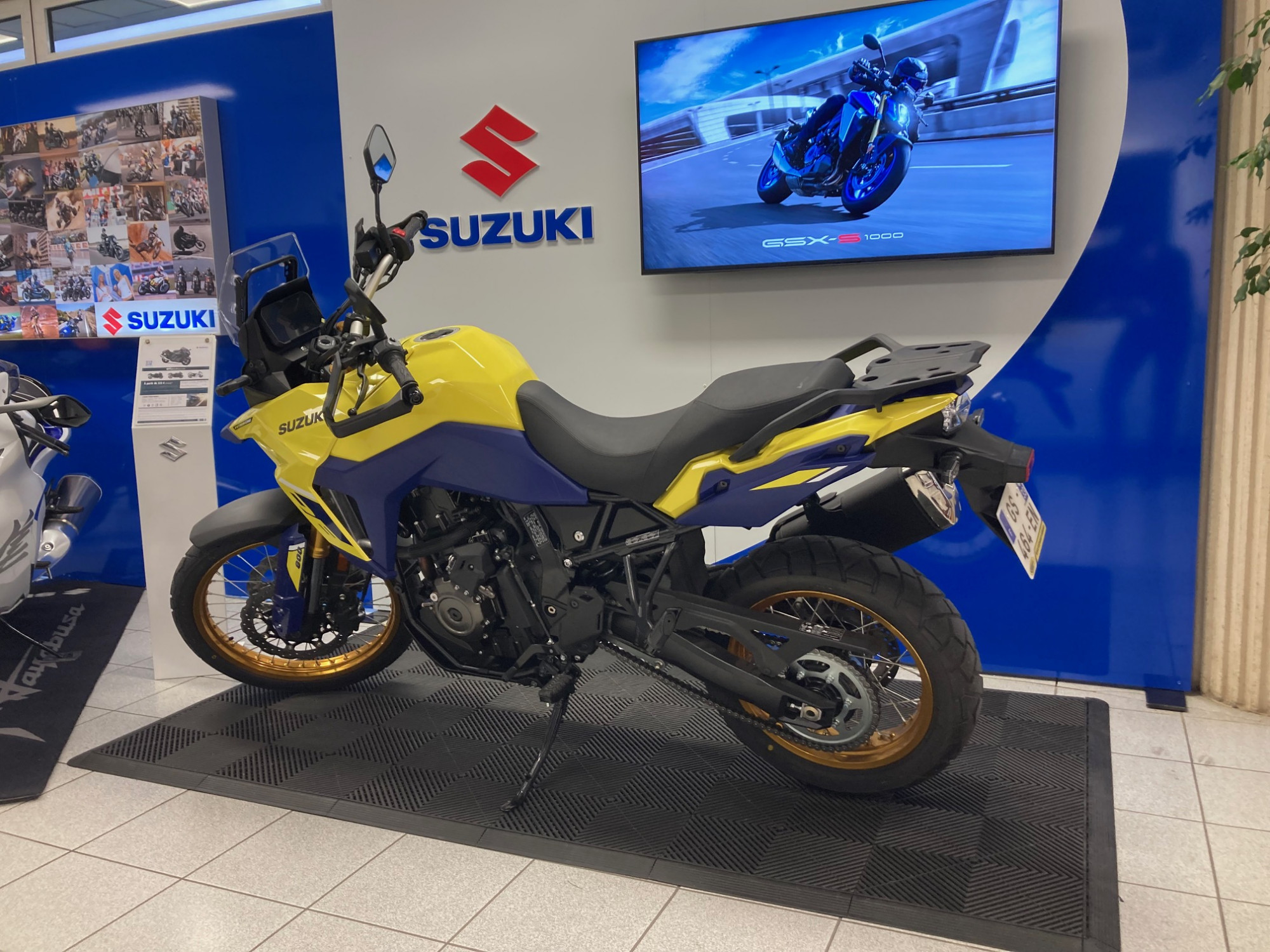 photo de SUZUKI V-STROM DL 800 DE 800 occasion de couleur  en vente à Niort n°2