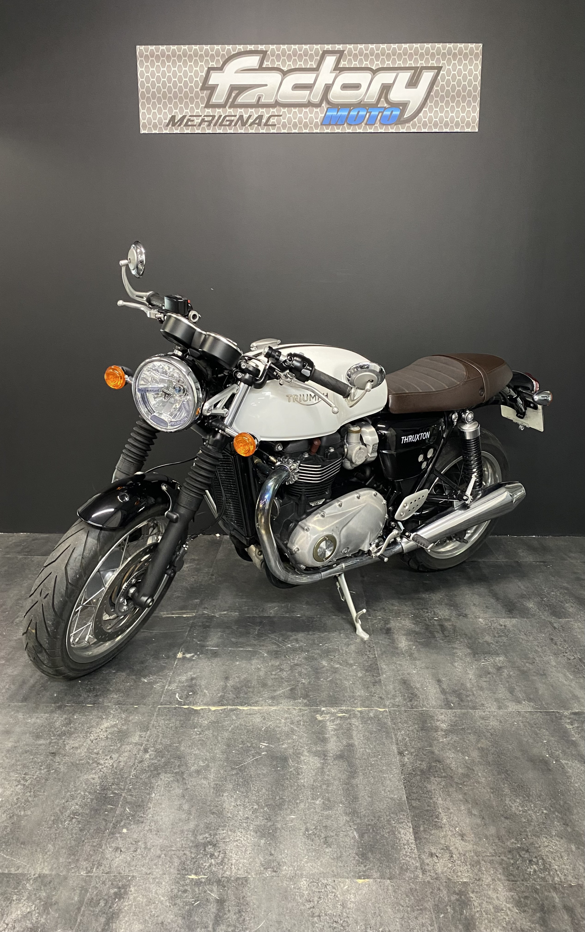 photo de TRIUMPH THRUXTON 1200 1200 occasion de couleur  en vente à Merignac n°2