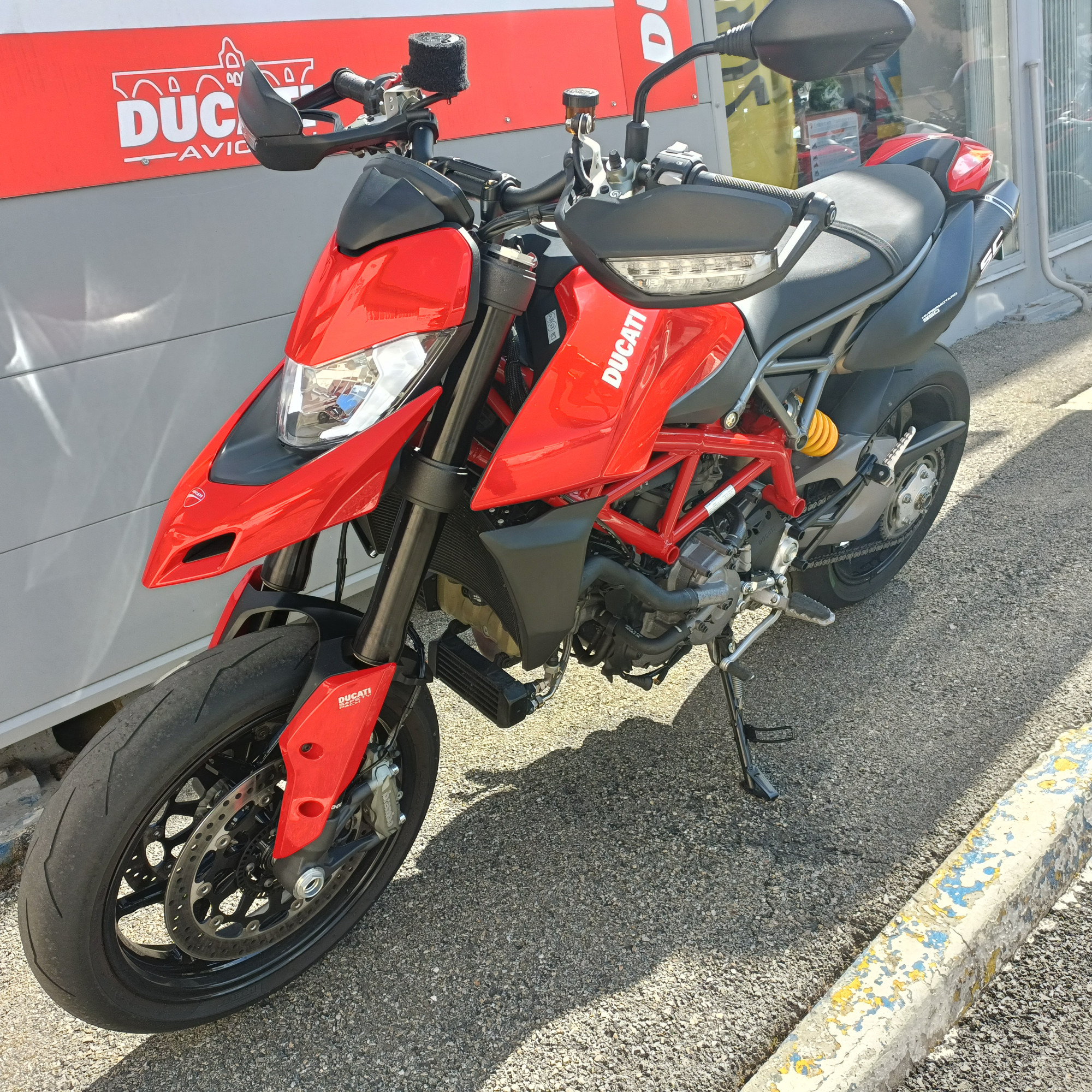 photo de DUCATI HYPERMOTARD 937 occasion de couleur  en vente à Avignon n°3