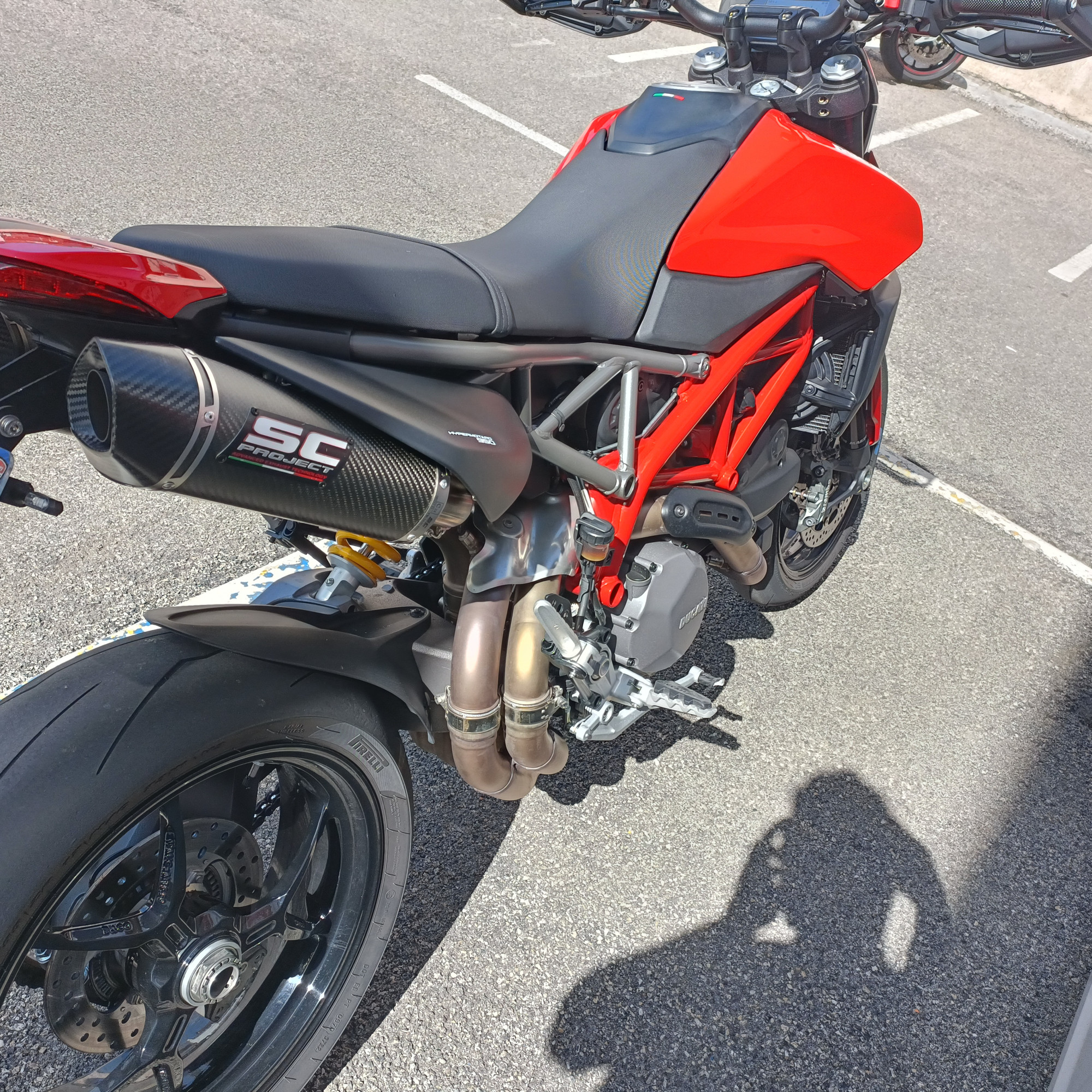 photo de DUCATI HYPERMOTARD 937 occasion de couleur  en vente à Avignon n°1