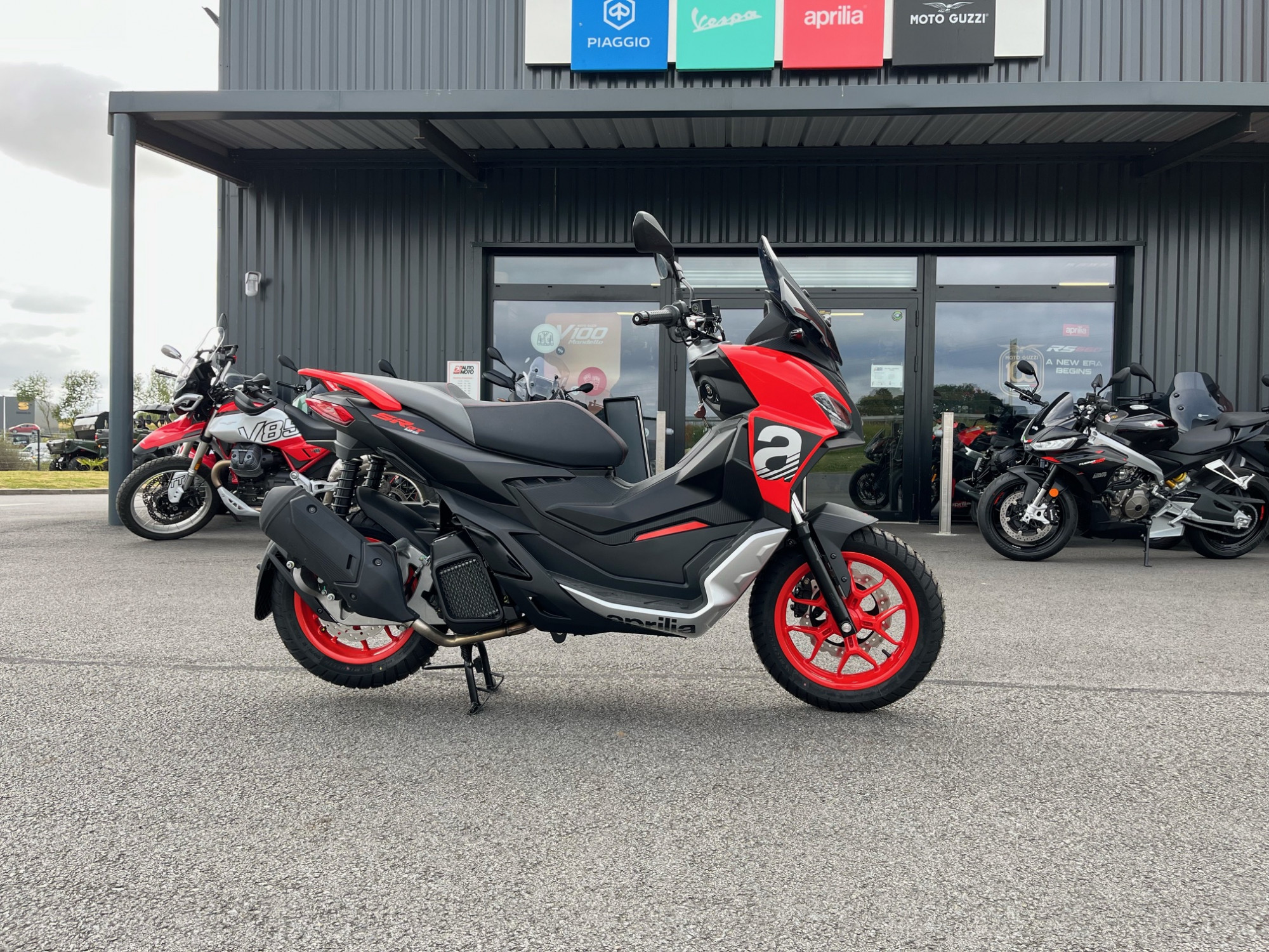 photo de APRILIA SR 125 GT 125 occasion de couleur  en vente à St Thuriau n°2