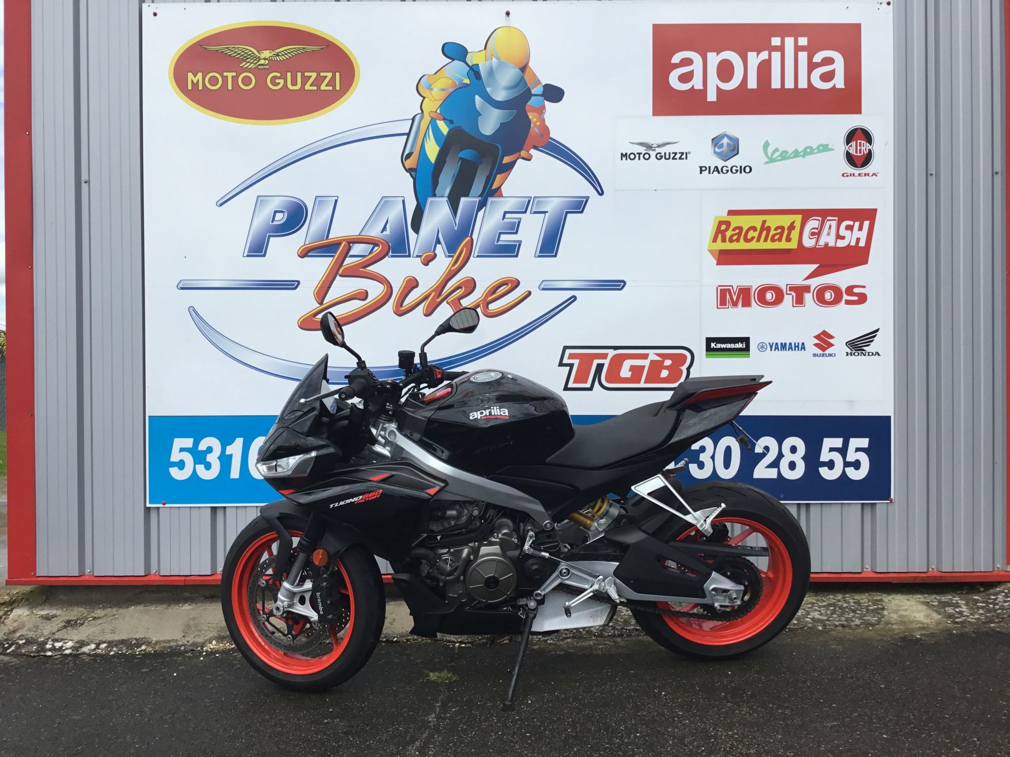 photo de APRILIA TUONO 660 FACTORY 659 occasion de couleur  en vente à Mayenne n°3