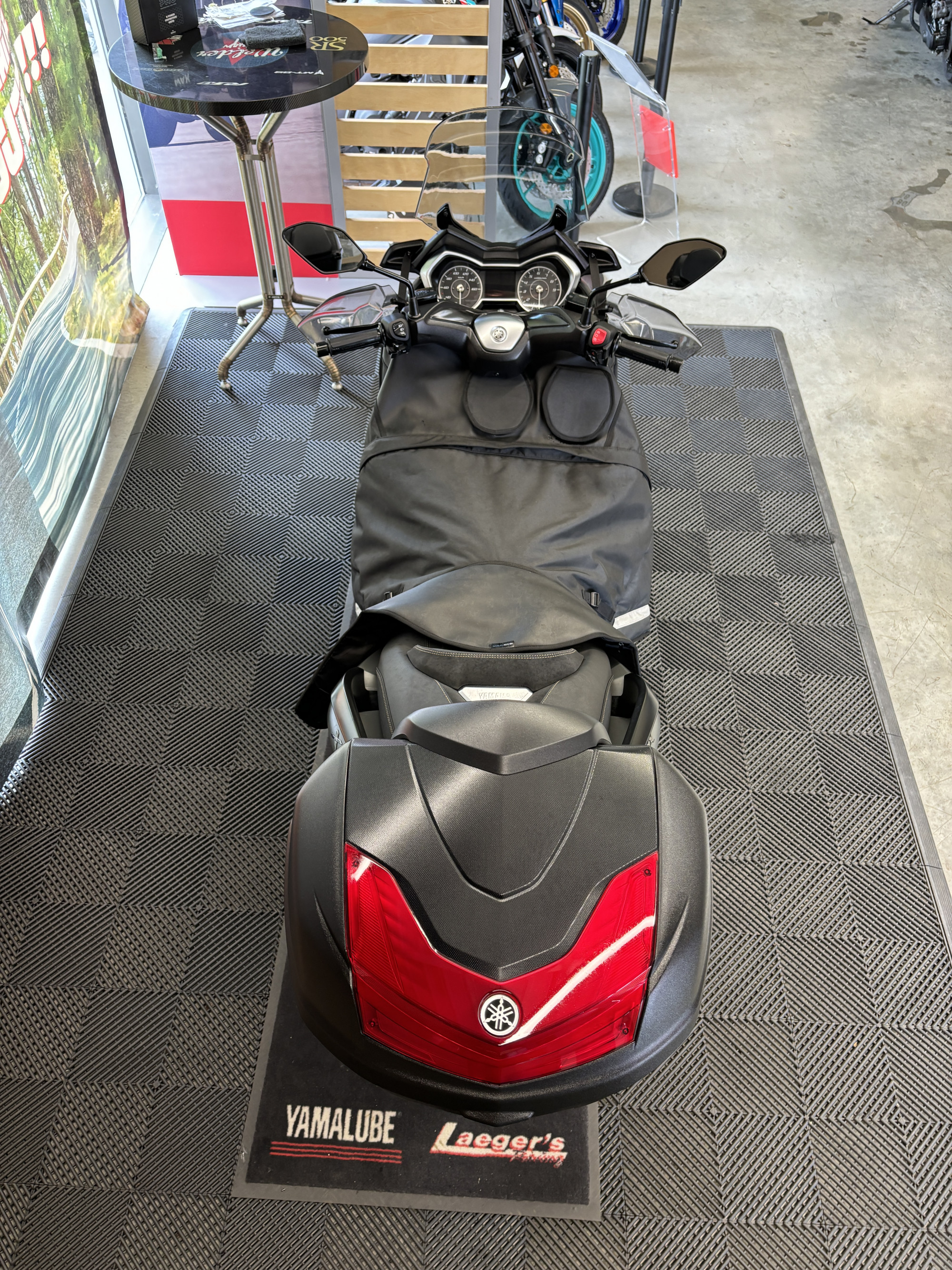 photo de YAMAHA XMAX 300 TECH MAX 300 occasion de couleur  en vente   Rennes