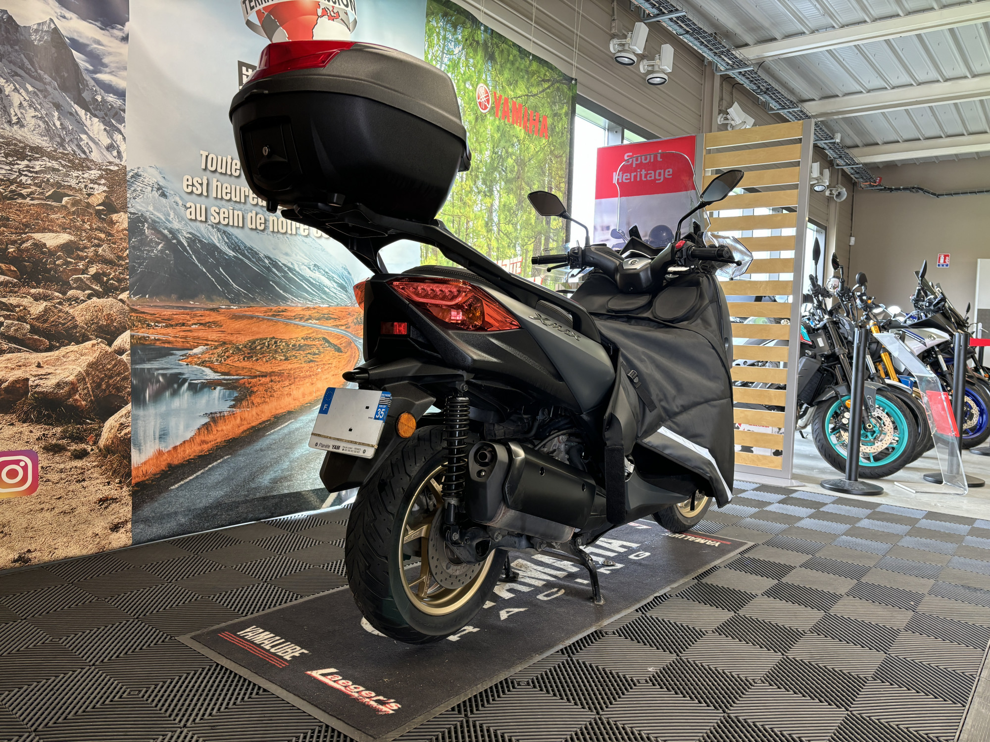 photo de YAMAHA XMAX 300 TECH MAX 300 occasion de couleur  en vente à Rennes n°3