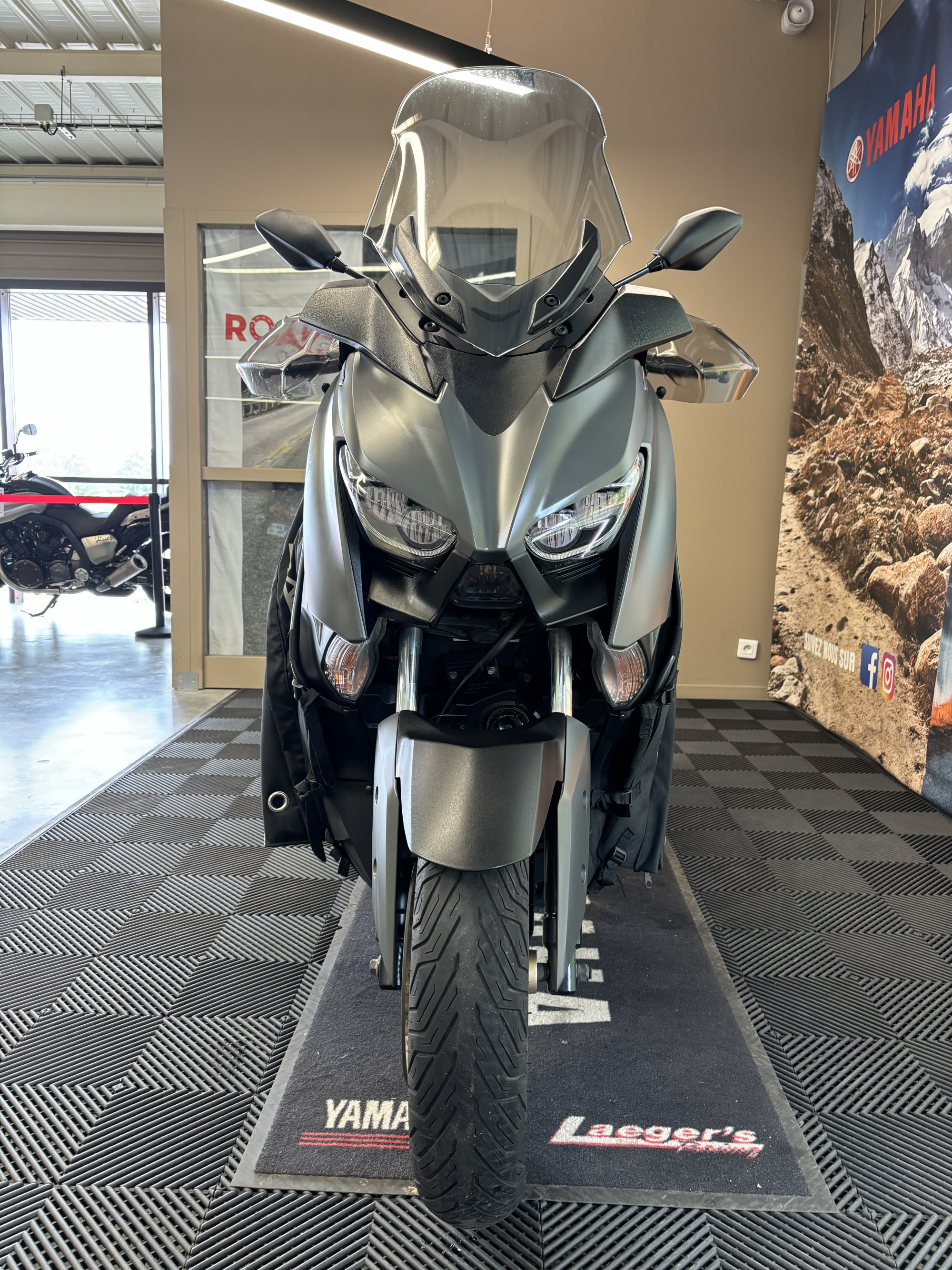 photo de YAMAHA XMAX 300 TECH MAX 300 occasion de couleur  en vente à Rennes n°2